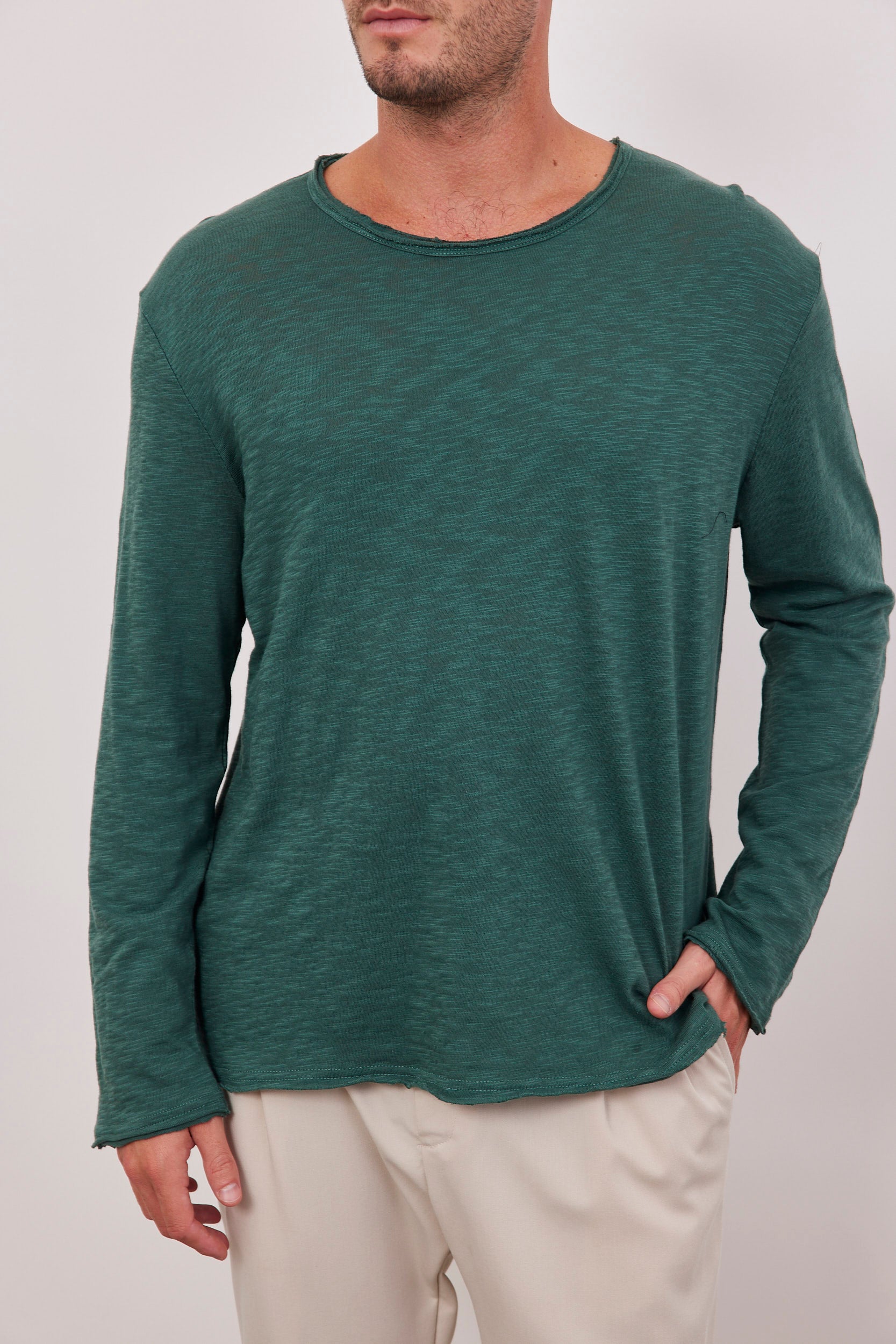 חולצה בטקסטורה סיומת פרומה