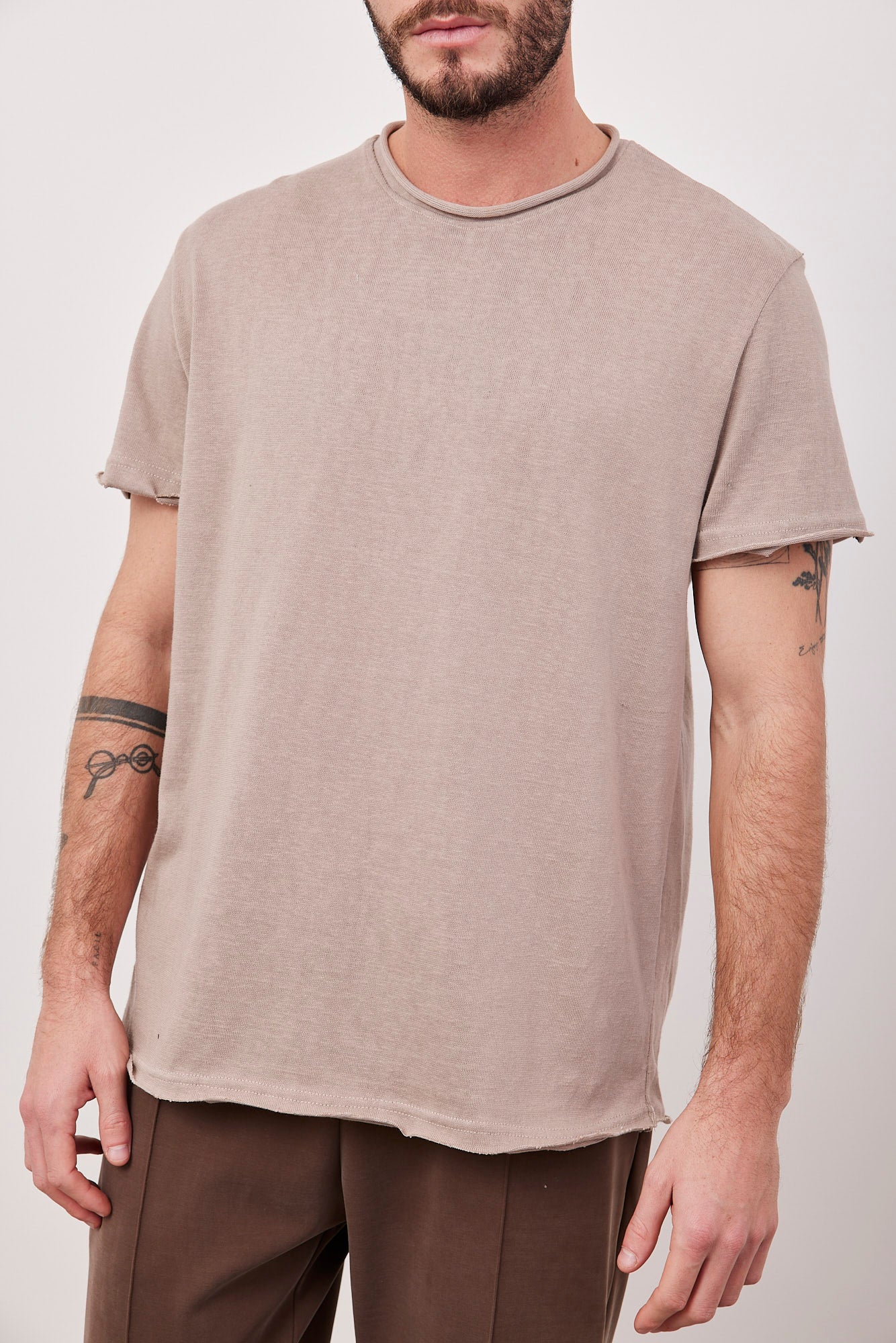 טישרט במראה פשתן בסיומת גזורה - ITAY BRANDS