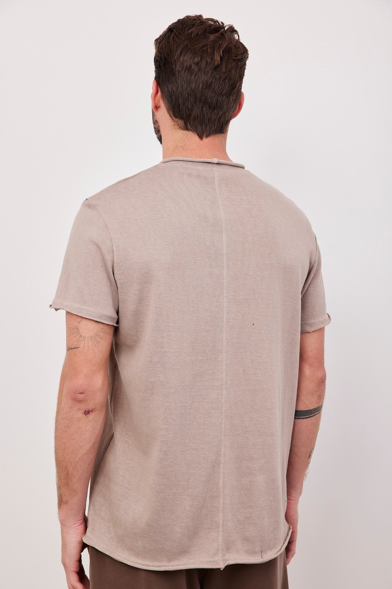 טישרט במראה פשתן בסיומת גזורה - ITAY BRANDS