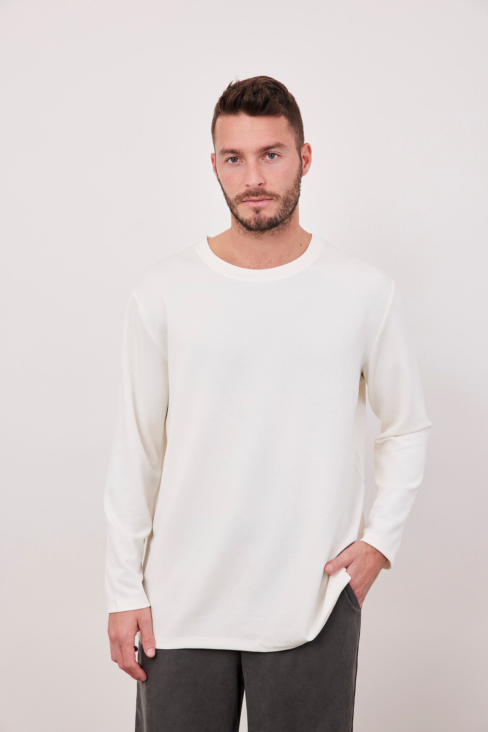 חולצה ארוכה עם מפתח עגול