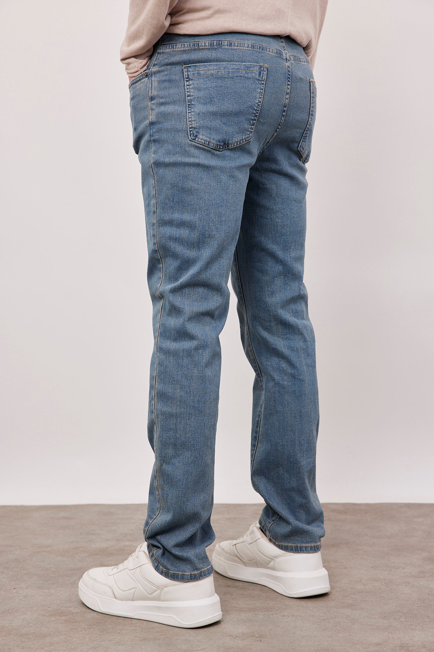 מכנסי גינס ארוכים