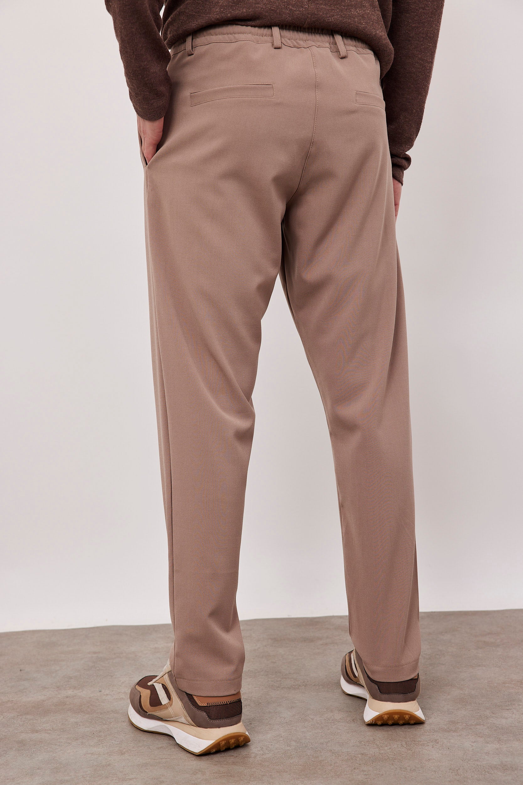 מכנסיים מחוייטים בשילוב שרוך