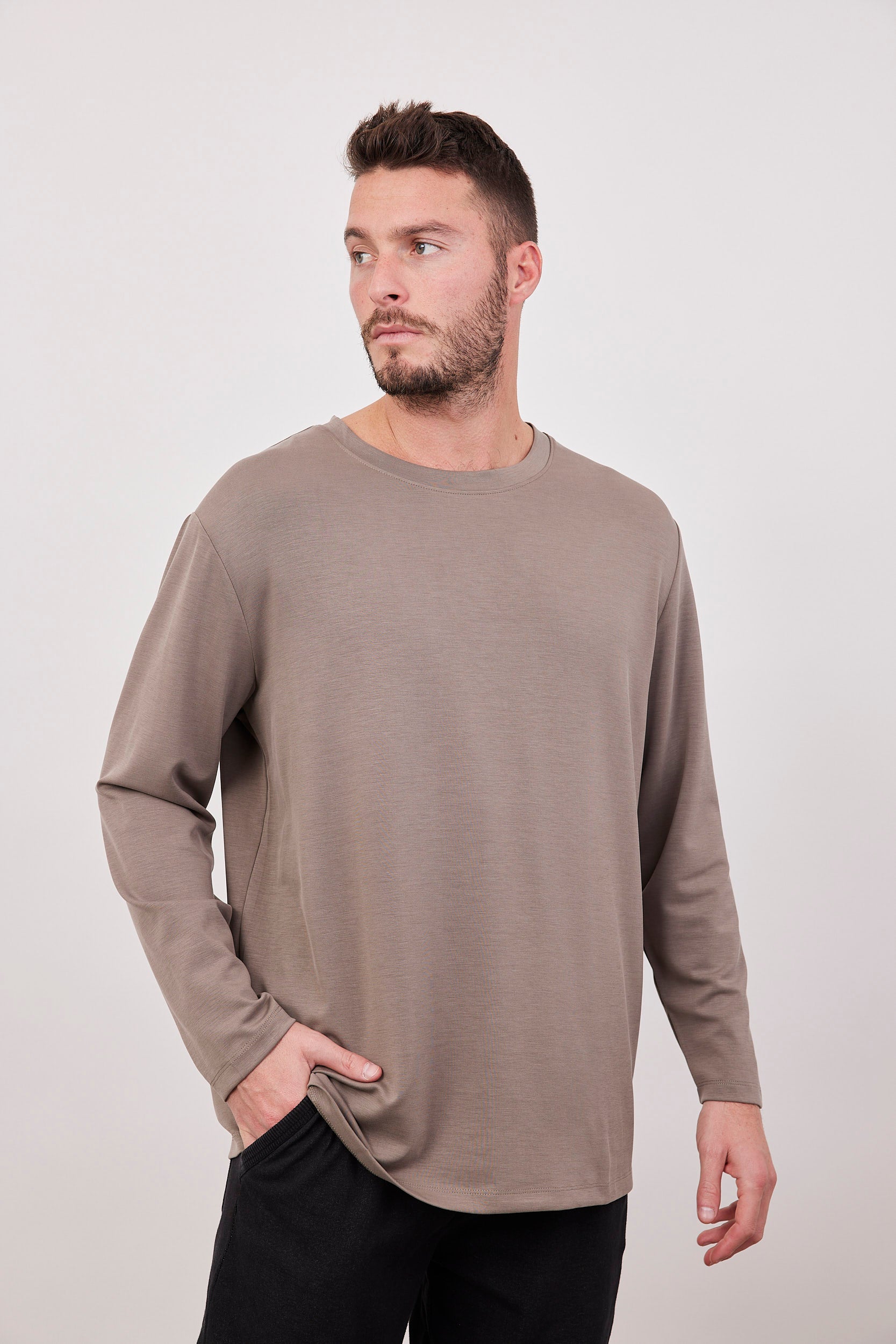 חולצה ארוכה עם מפתח עגול