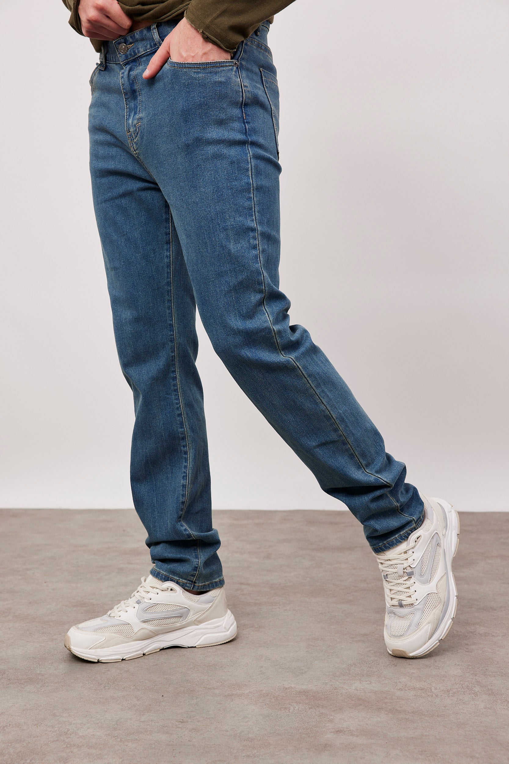 מכנסי גינס ארוכים