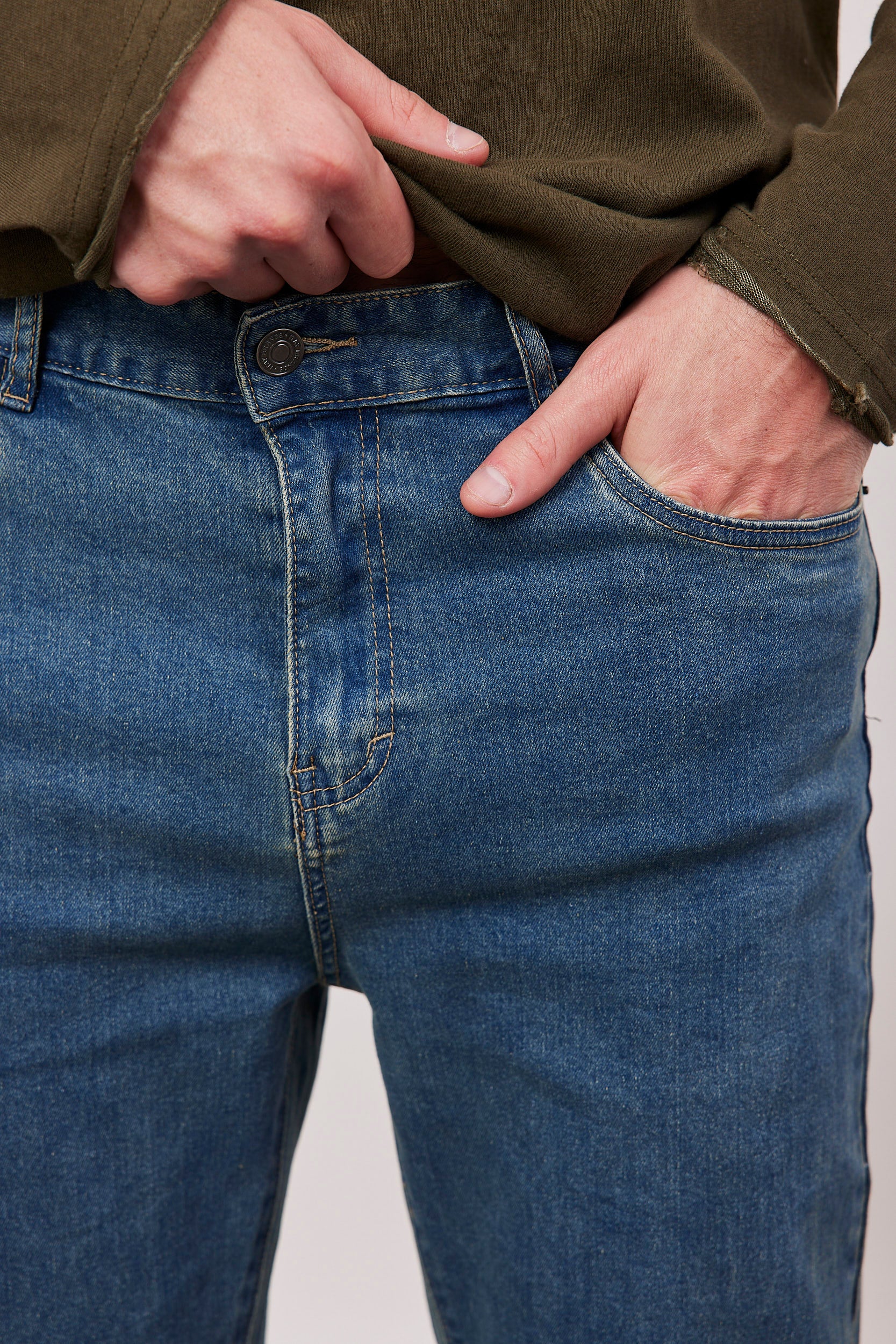 מכנסי גינס ארוכים