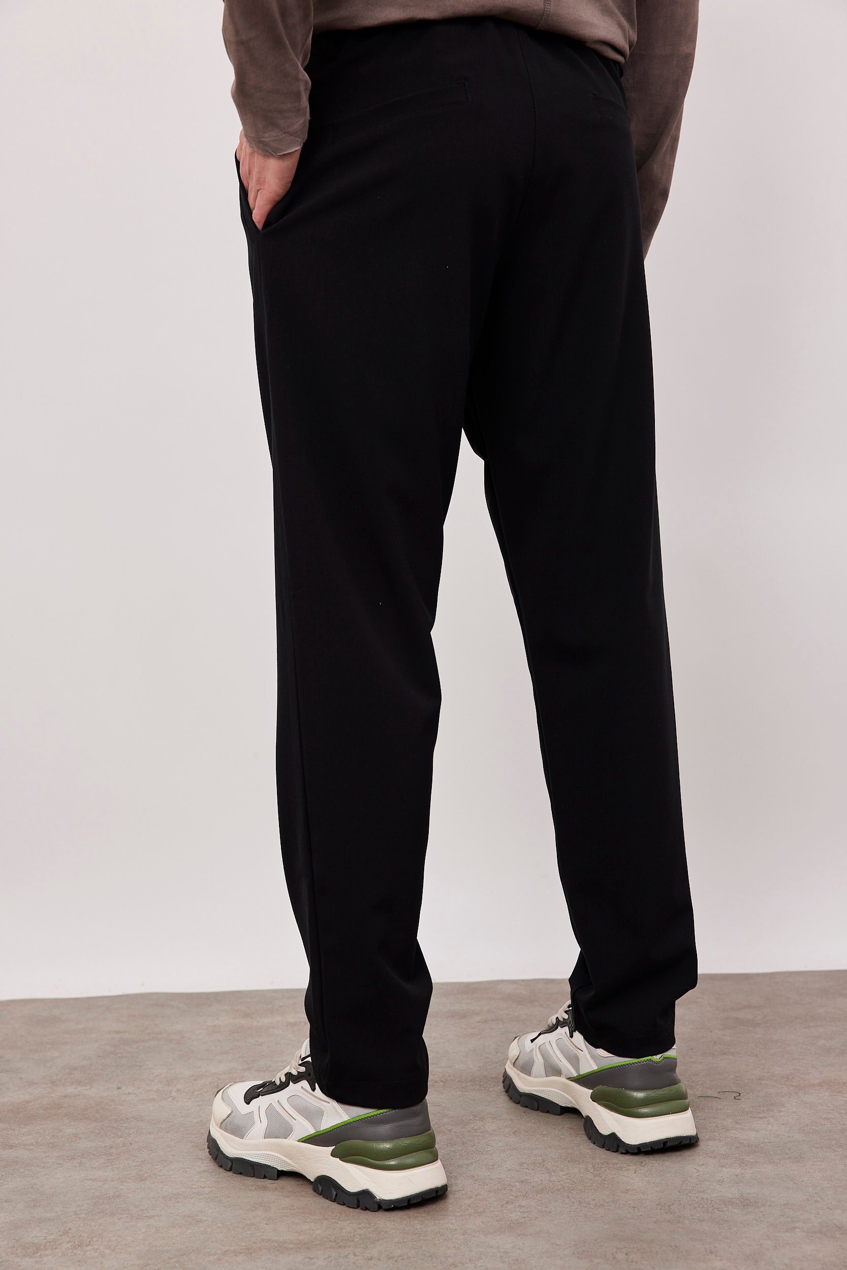 מכנסיים מחוייטים בשילוב שרוך