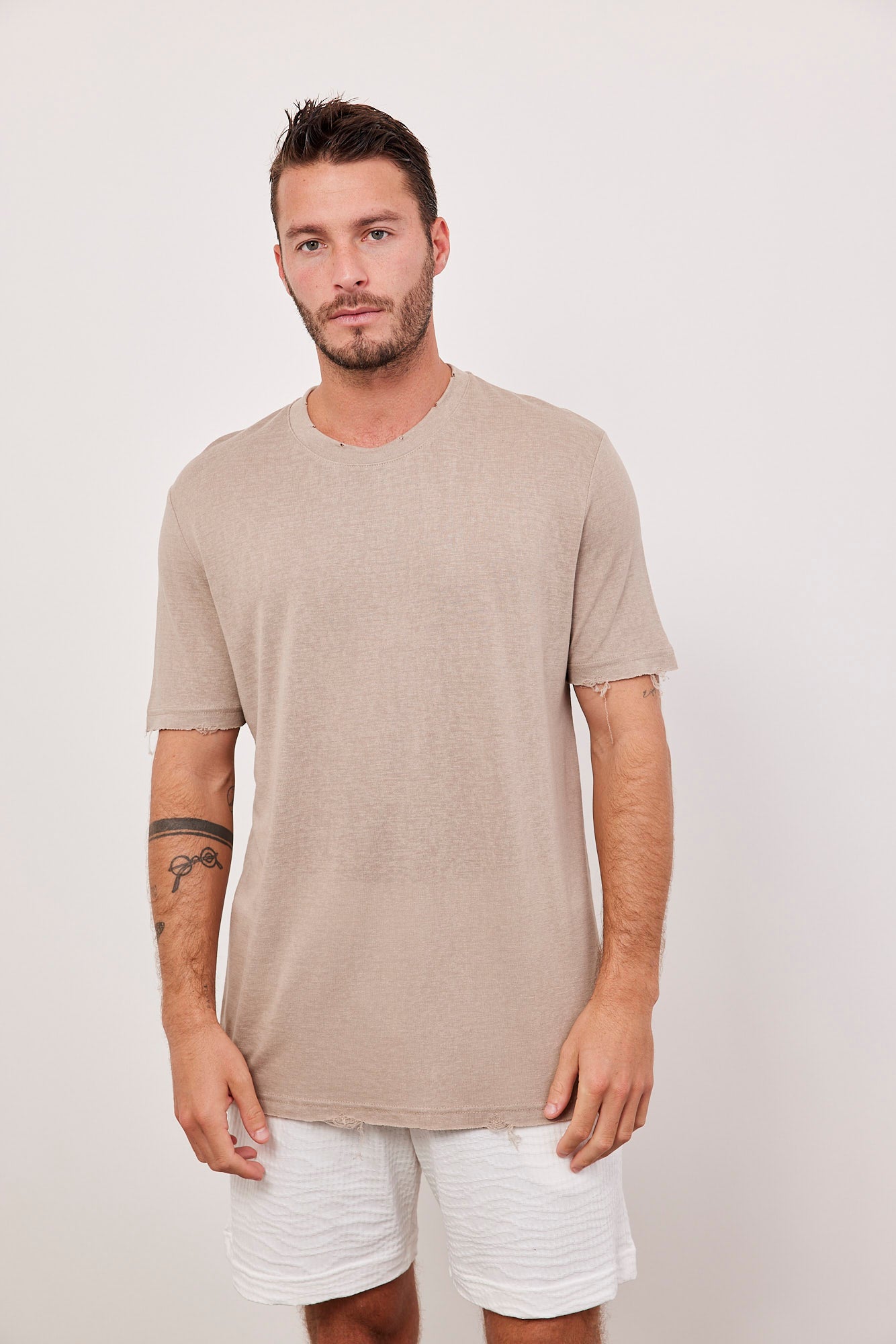 טי-שרט קרעים במראה פשתן - ITAY BRANDS
