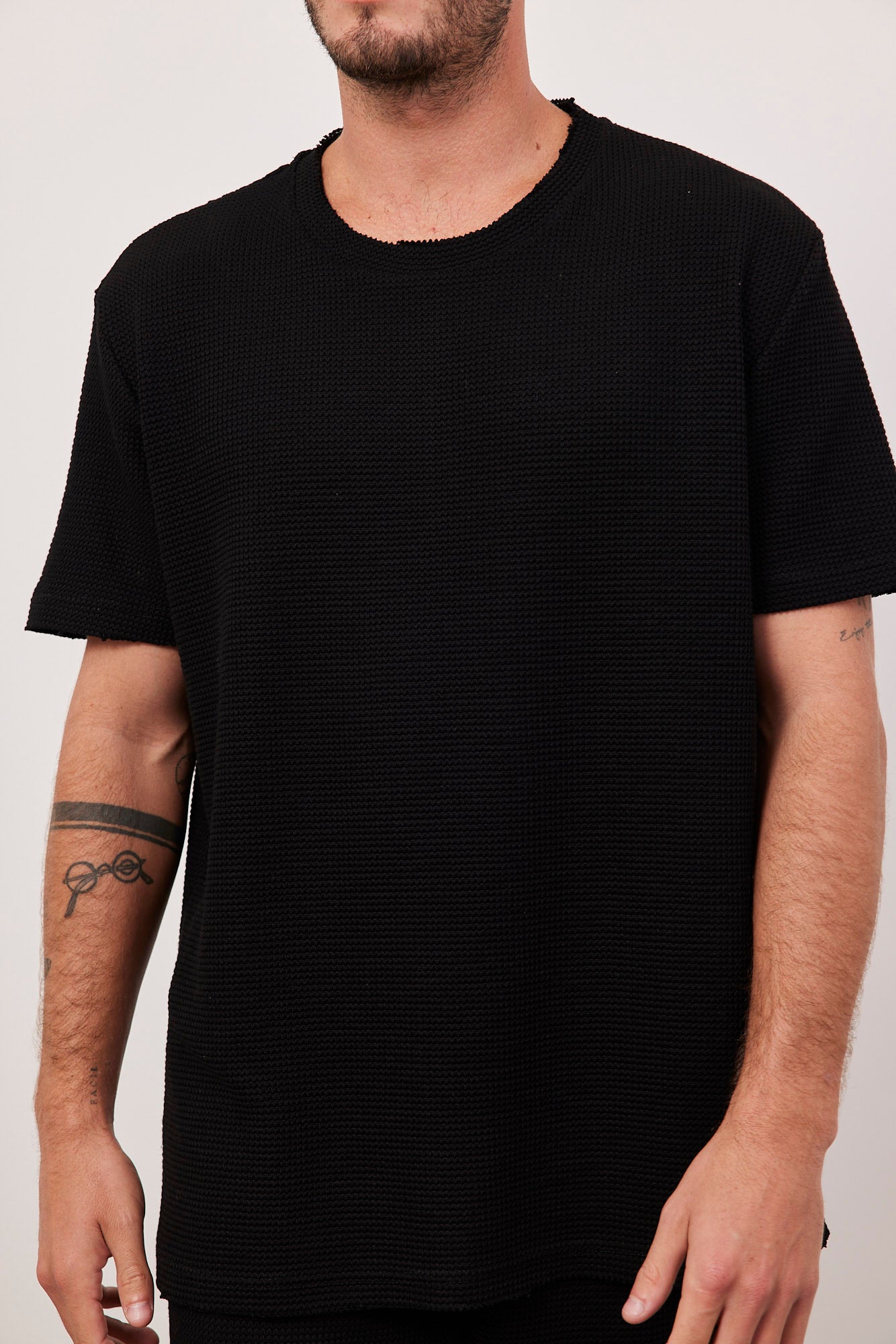 טישרט וופל בסיומת גזורה