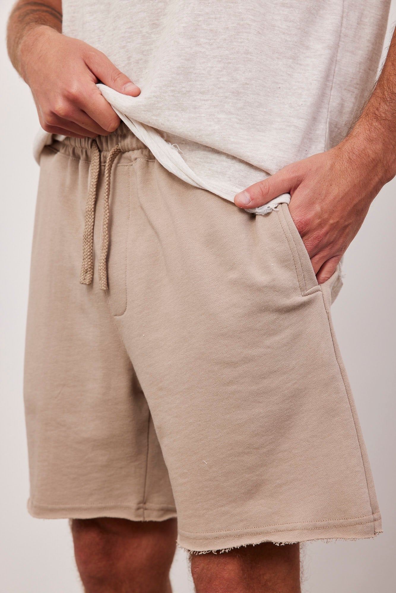 מכנסי כותנה קצרים סיומת גזורה - ITAY BRANDS