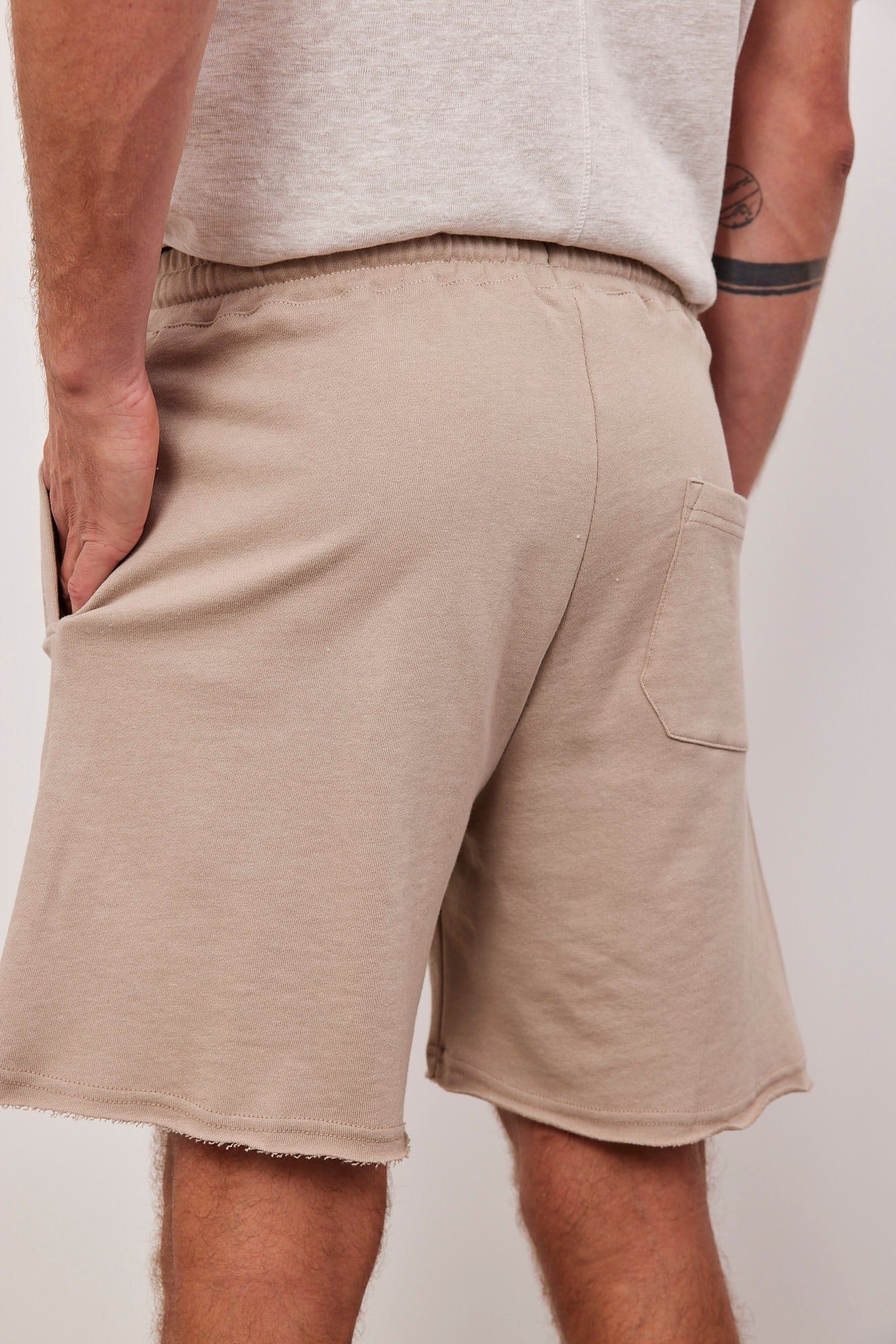 מכנסי כותנה קצרים סיומת גזורה - ITAY BRANDS