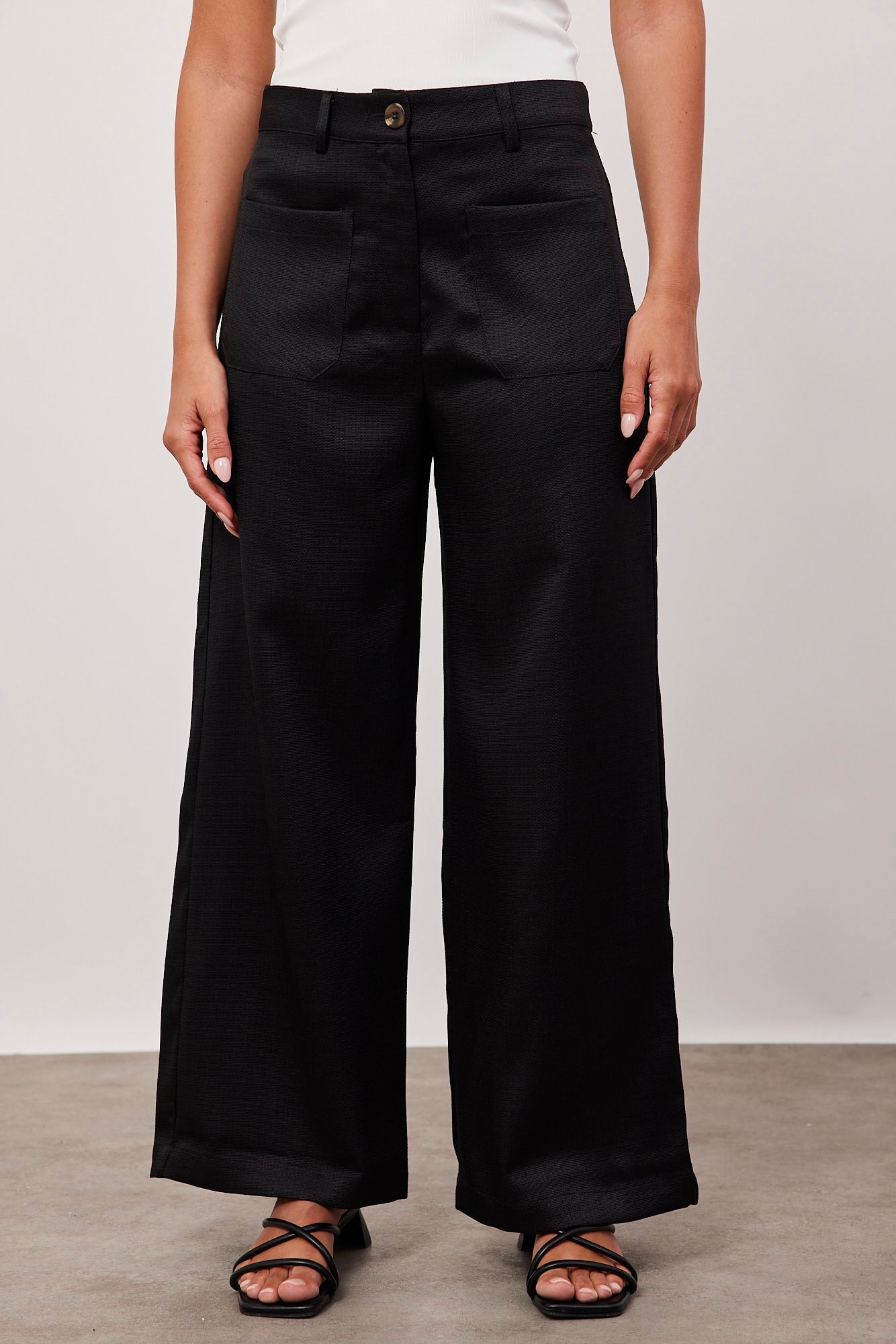 מכנסיים מחוייטים בטקסטורה עם כיסים קדמיים - ITAY BRANDS