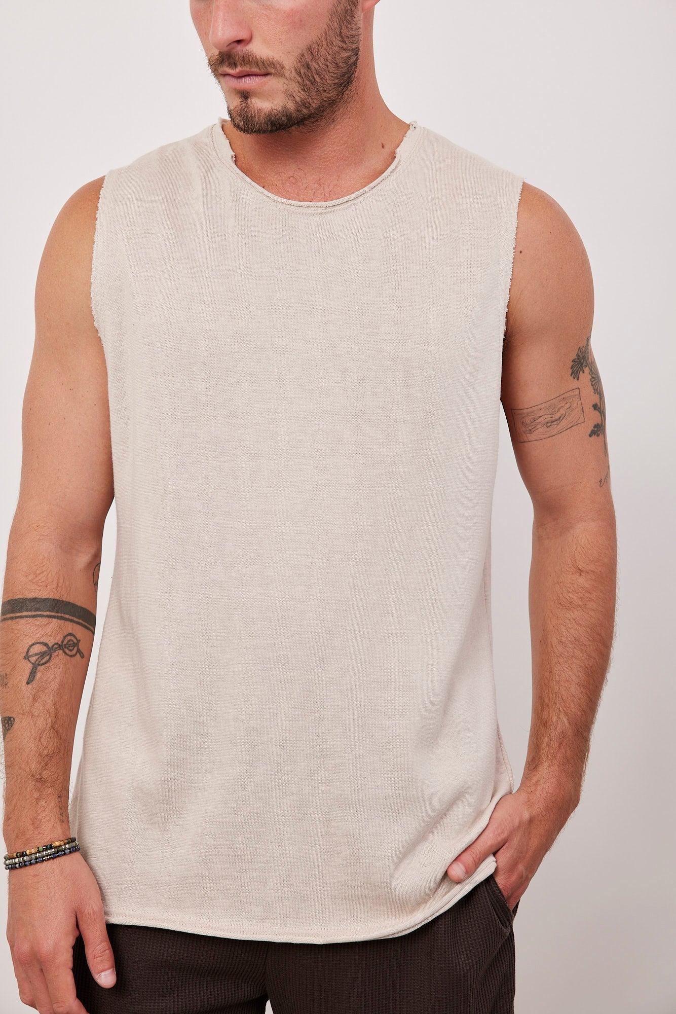 גופייה בסיומת גזורה - ITAY BRANDS