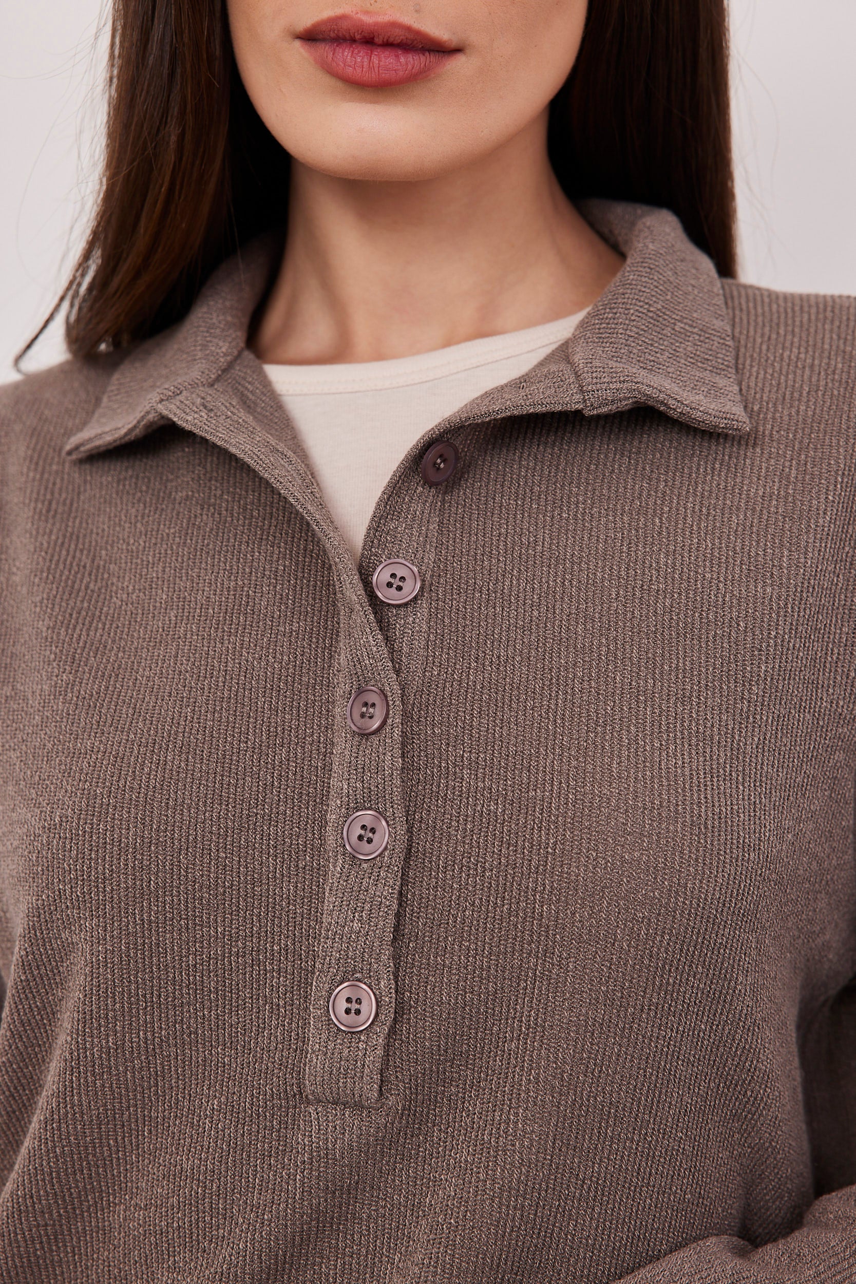 סריג פולו בשילוב כפתורים