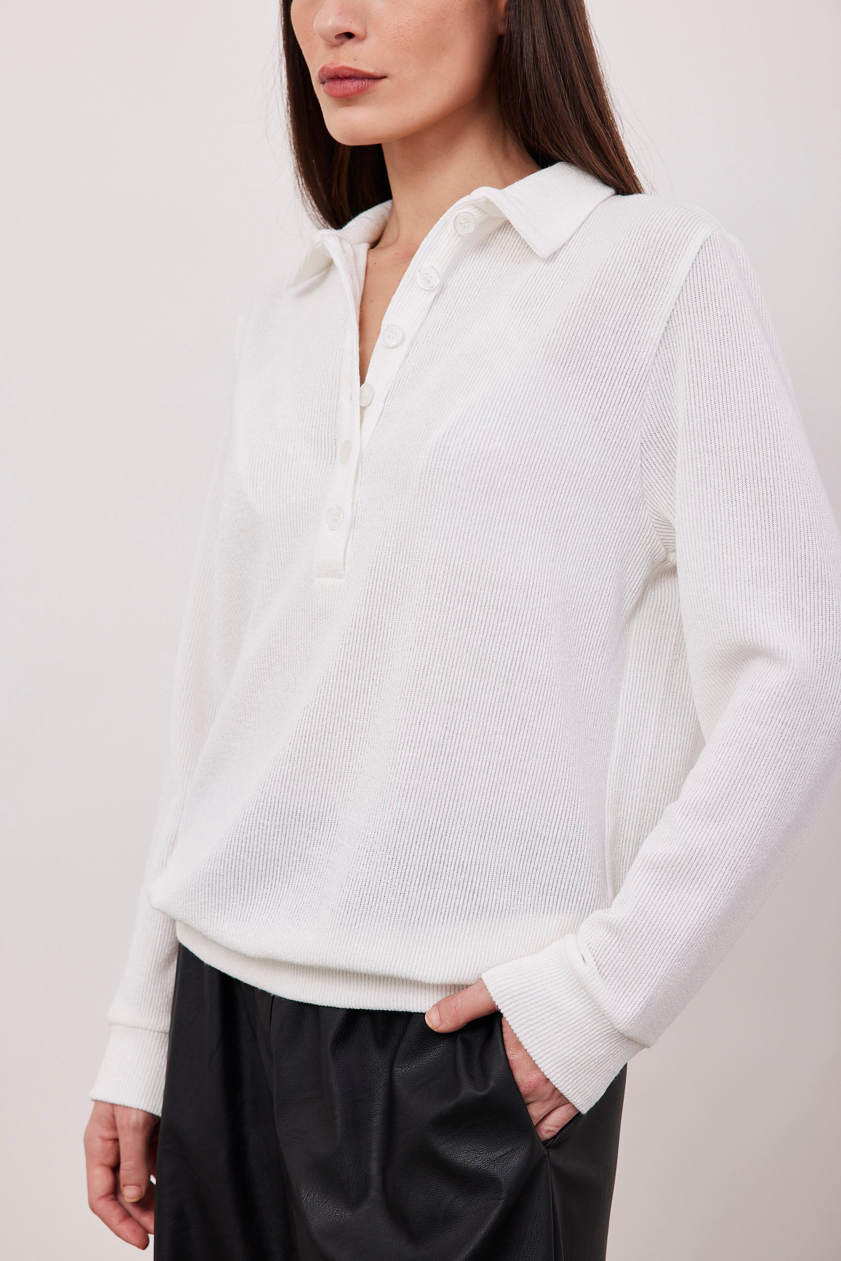 סריג פולו בשילוב כפתורים