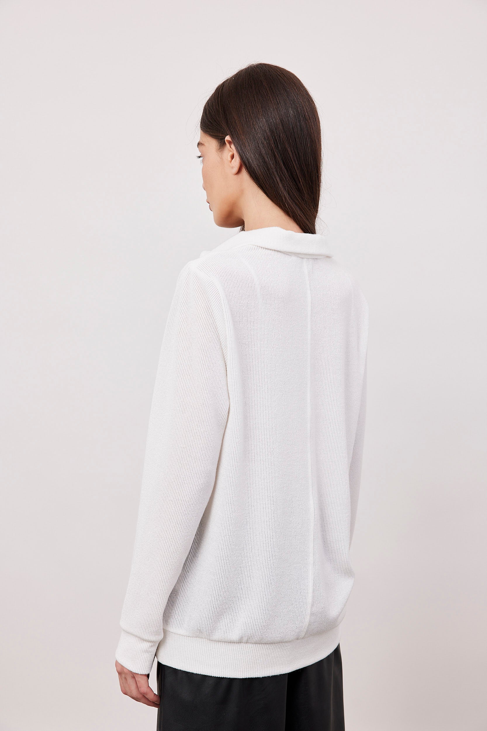 סריג פולו בשילוב כפתורים