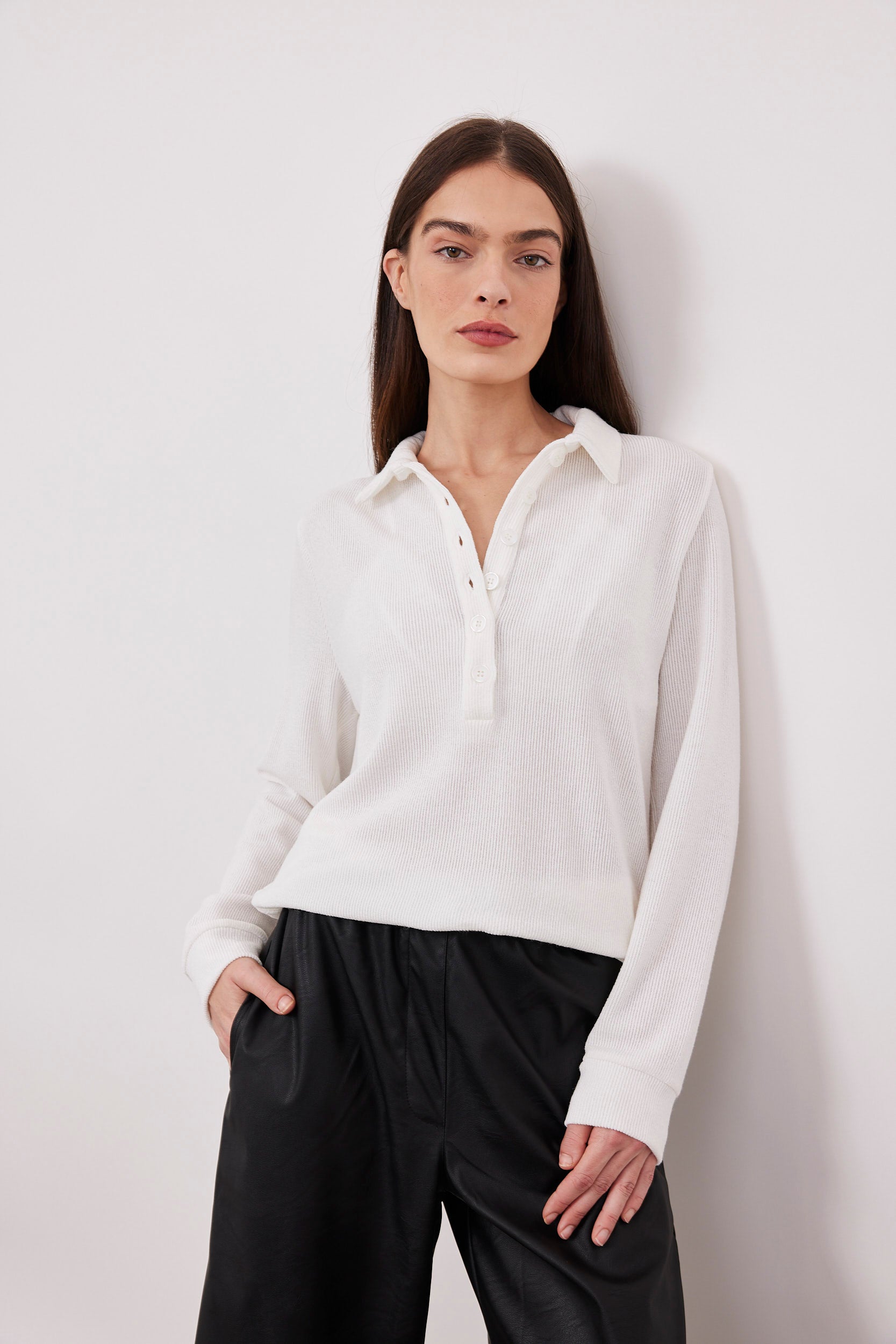 סריג פולו בשילוב כפתורים