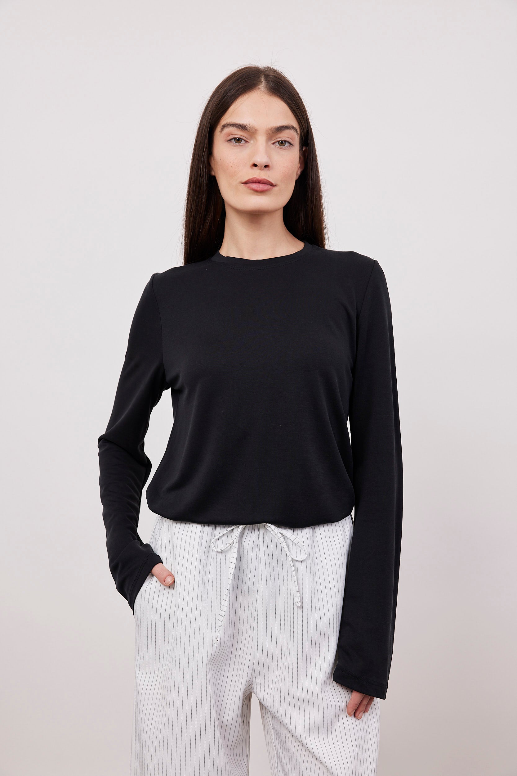 חולצת ניקי ארוכה מבד מודל