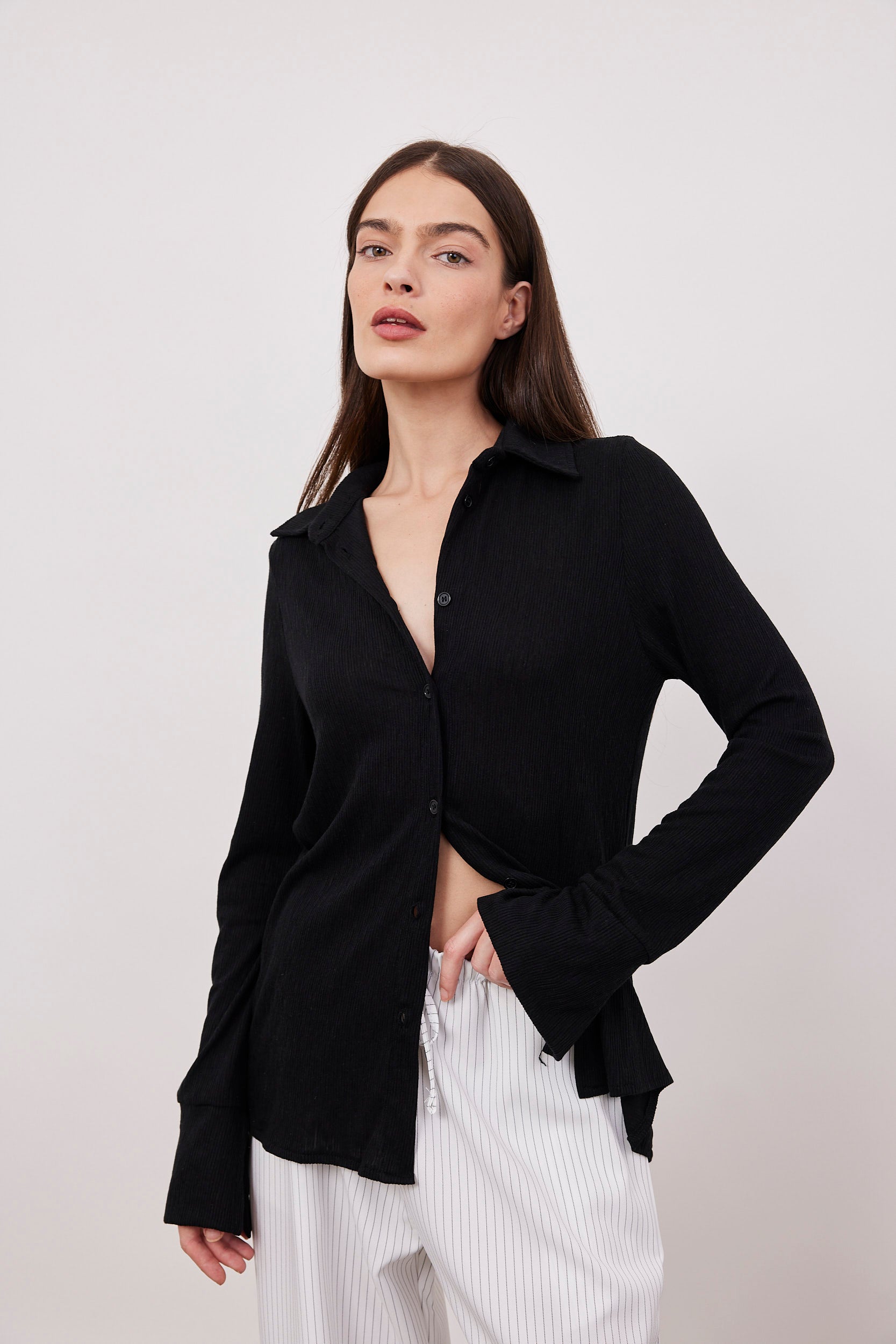 חולצה שקפקפה מכופתרת בטקסטורה