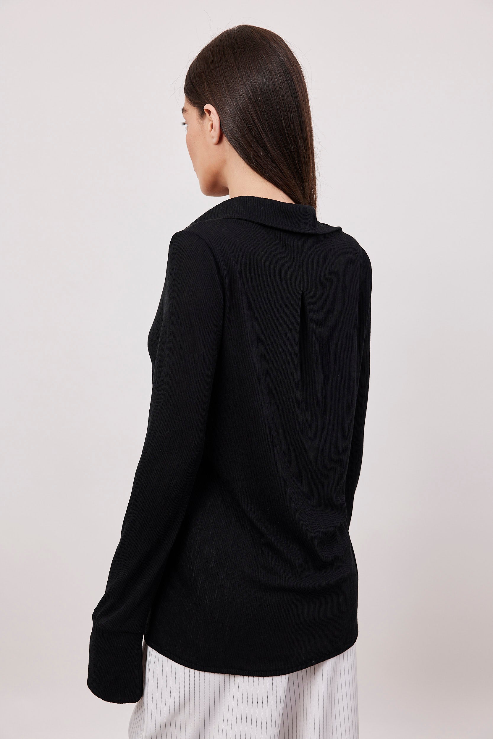 חולצה שקפקפה מכופתרת בטקסטורה