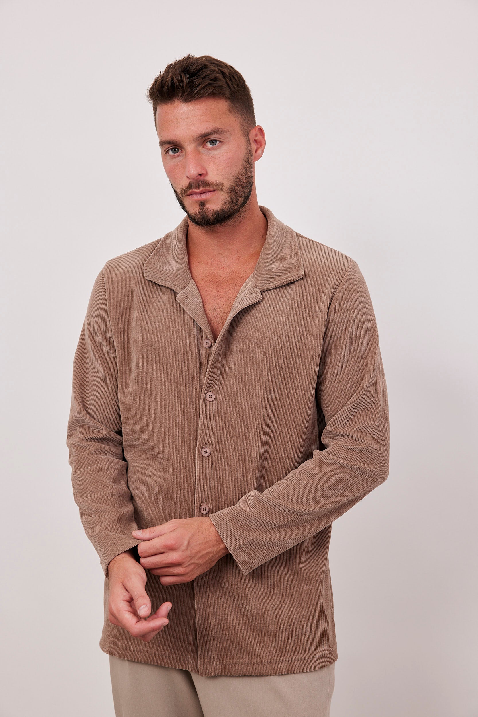 חולצת קורדרוי ארוכה מכופתרת