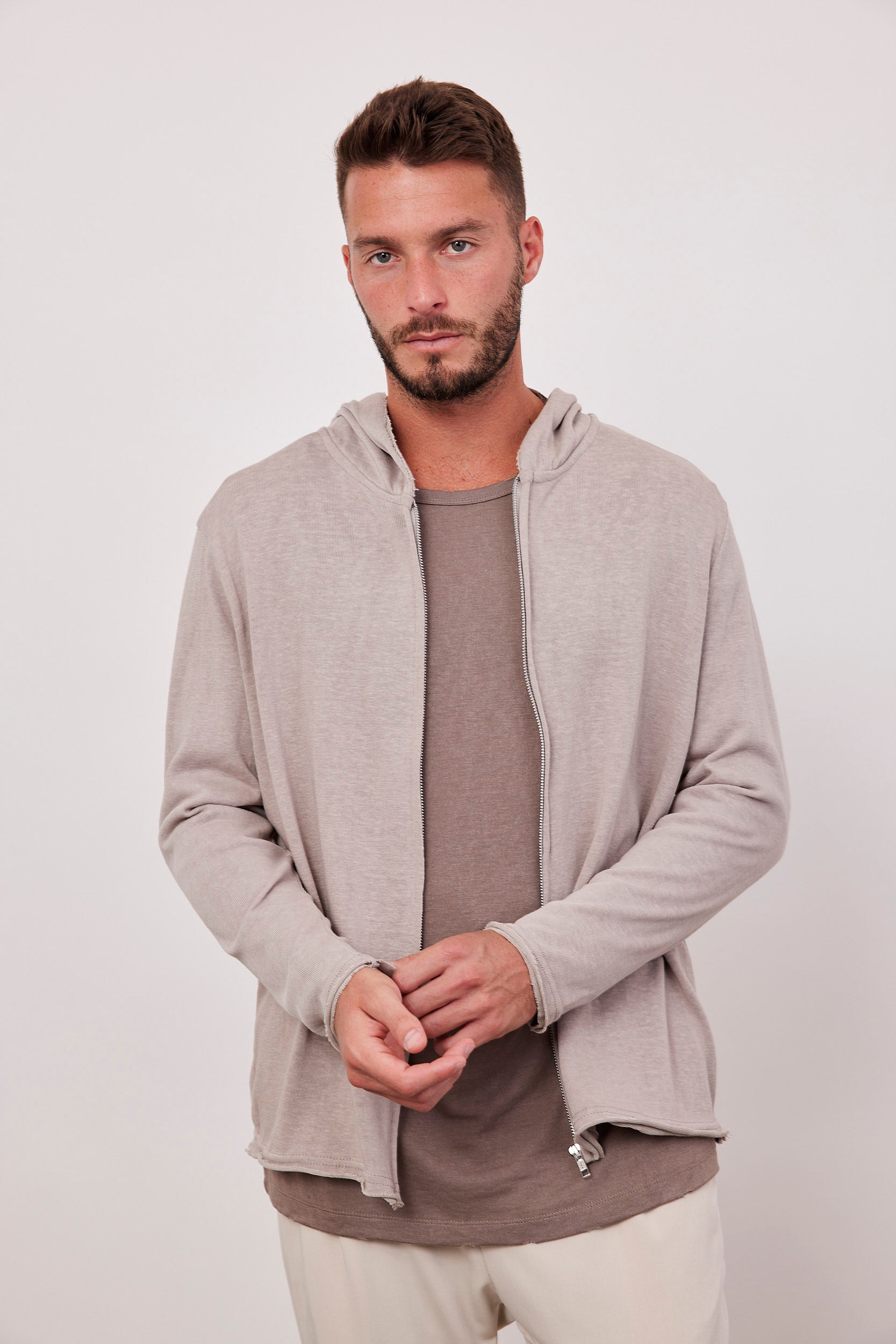 גקט קפוצון בסגירת רוכסן