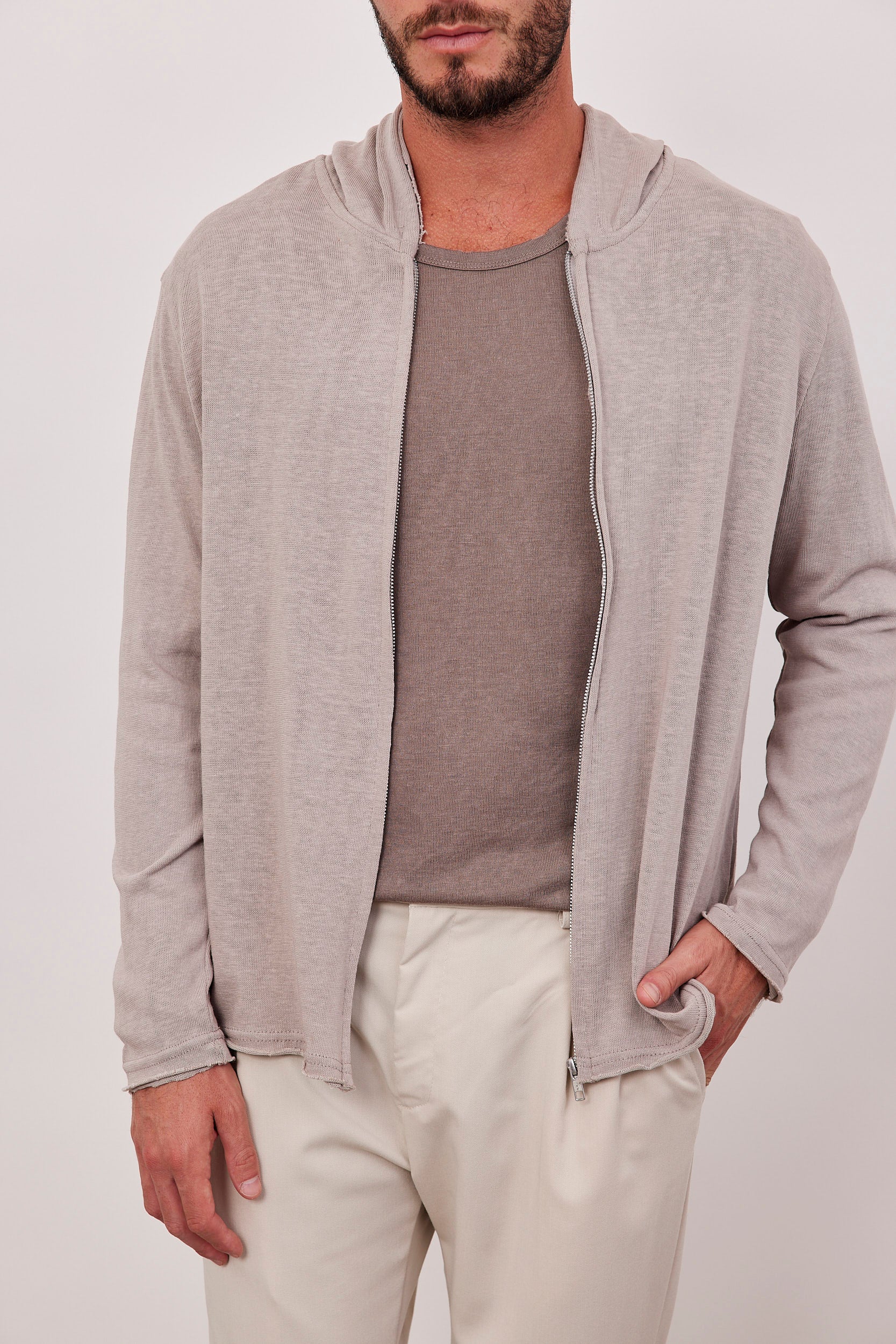 גקט קפוצון בסגירת רוכסן