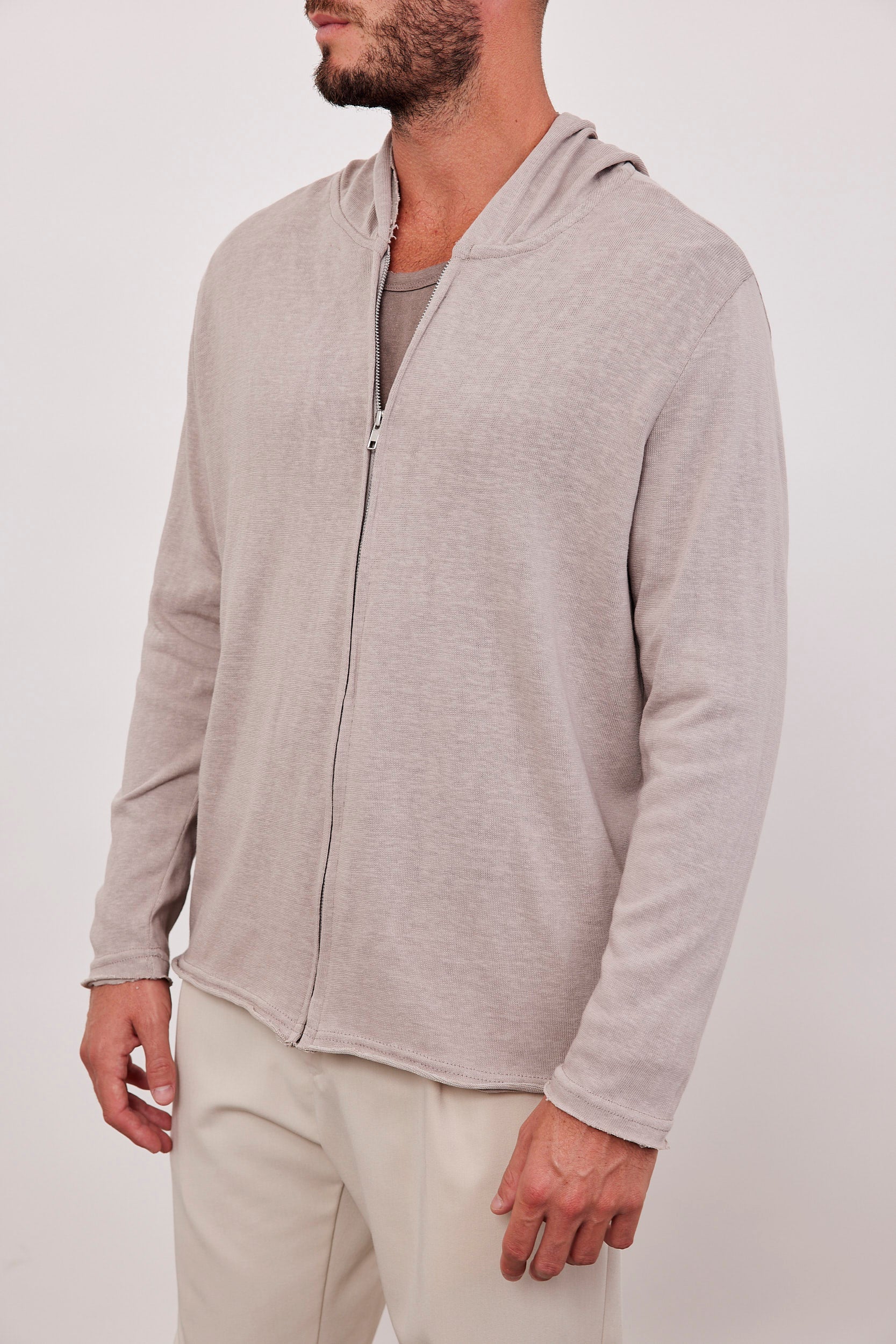 גקט קפוצון בסגירת רוכסן