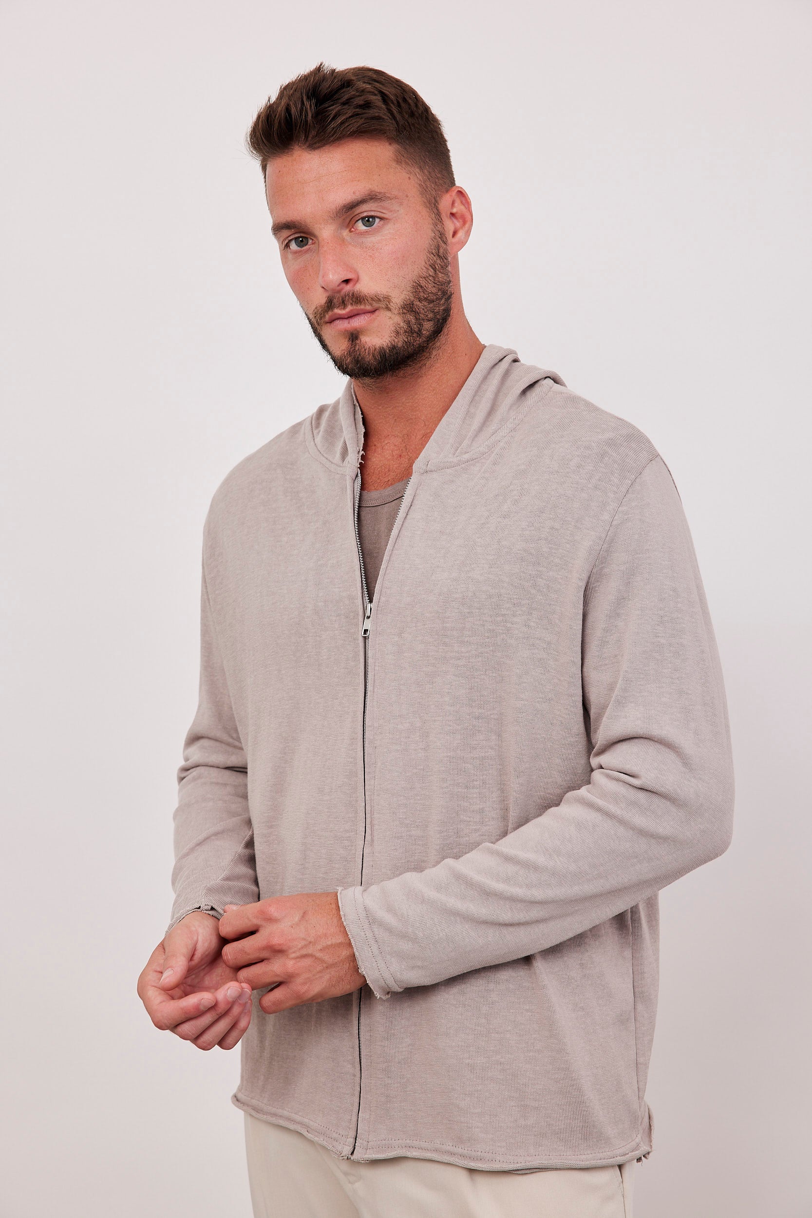 גקט קפוצון בסגירת רוכסן