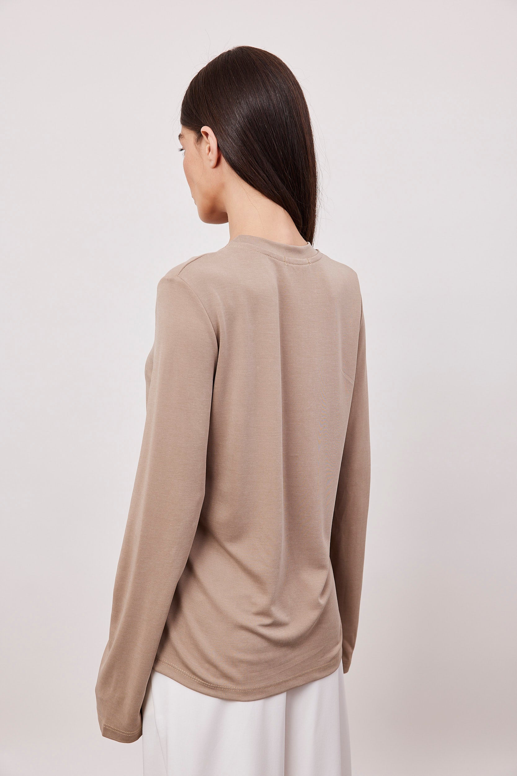 חולצת ניקי ארוכה מבד מודל