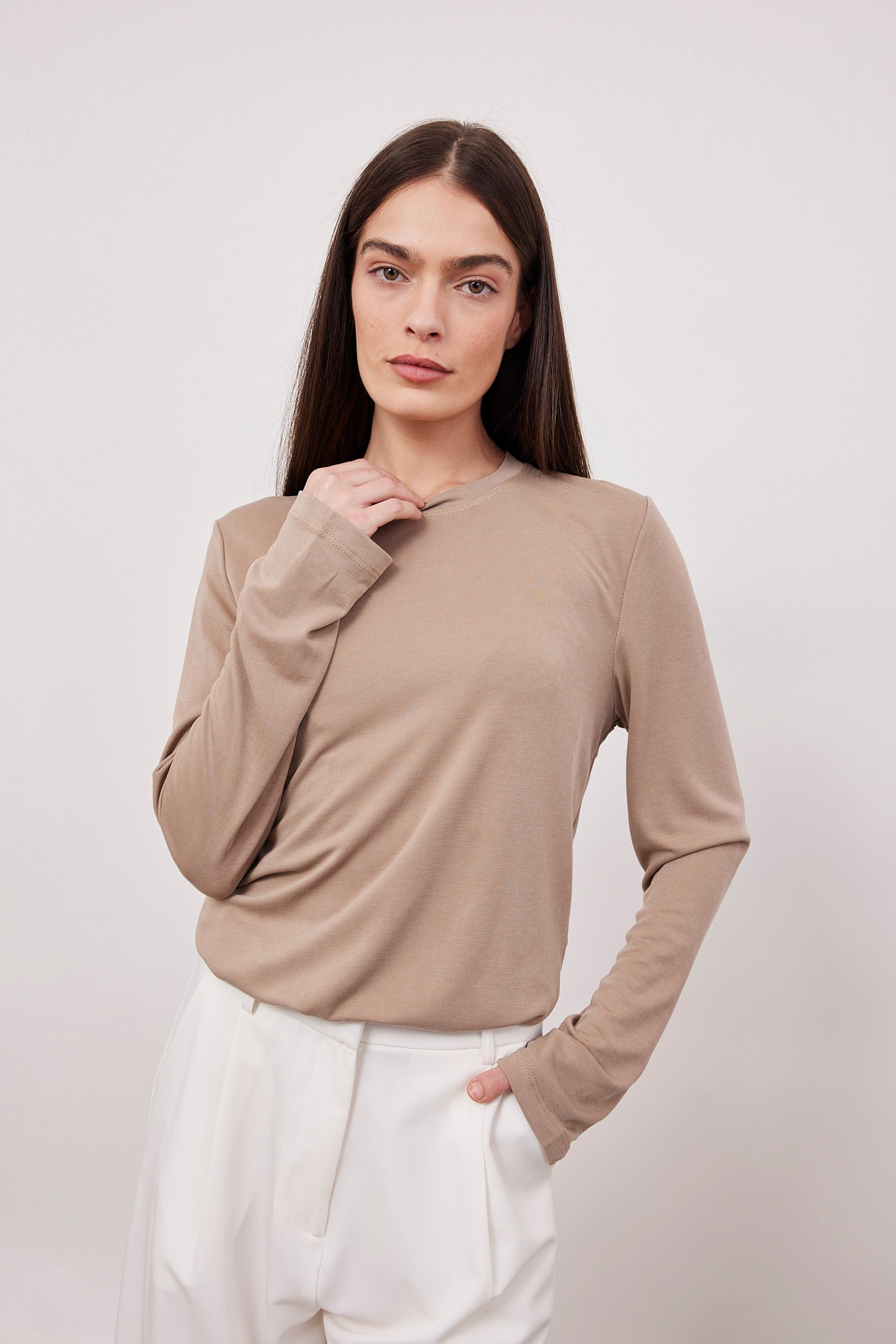 חולצת ניקי ארוכה מבד מודל