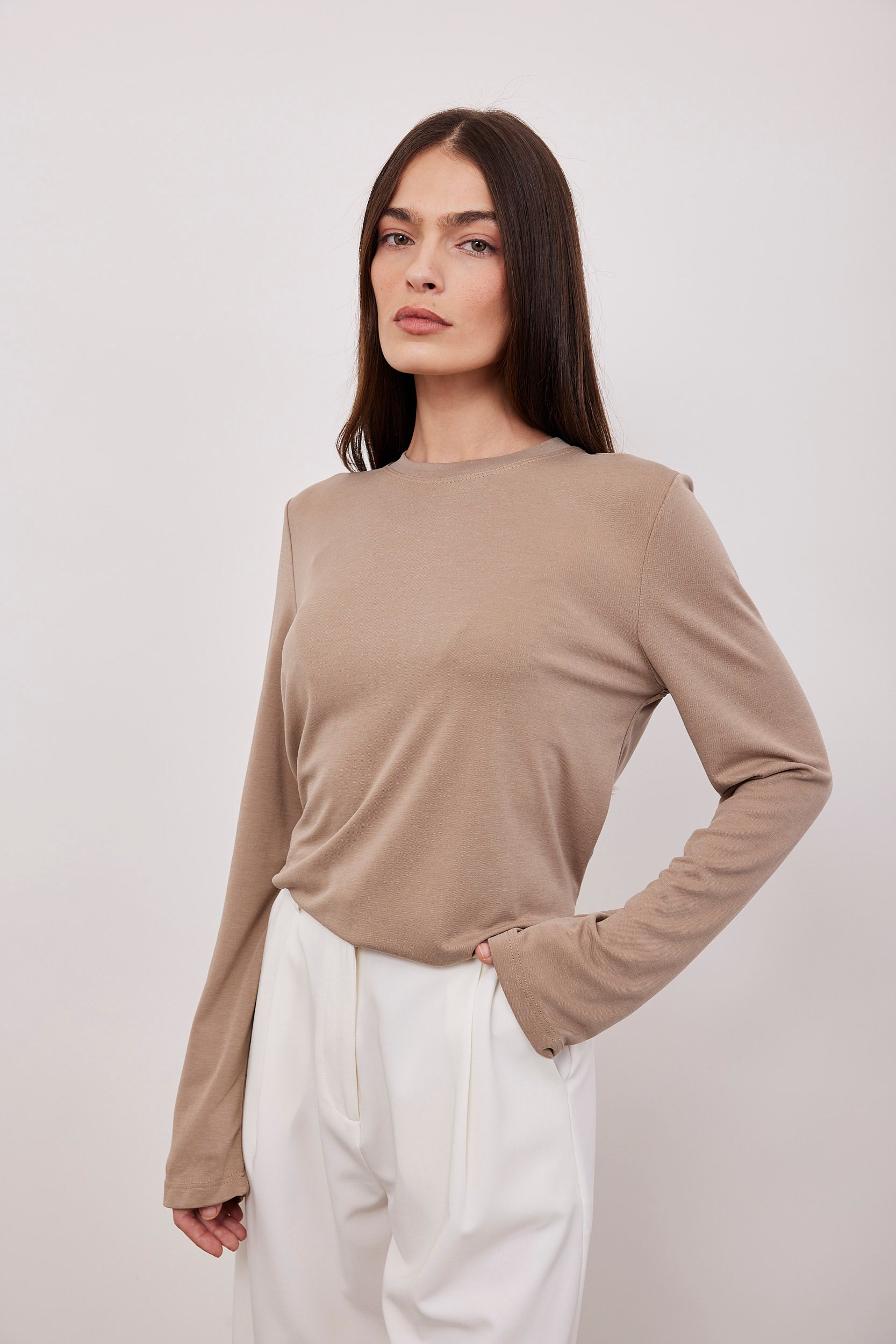 חולצת ניקי ארוכה מבד מודל