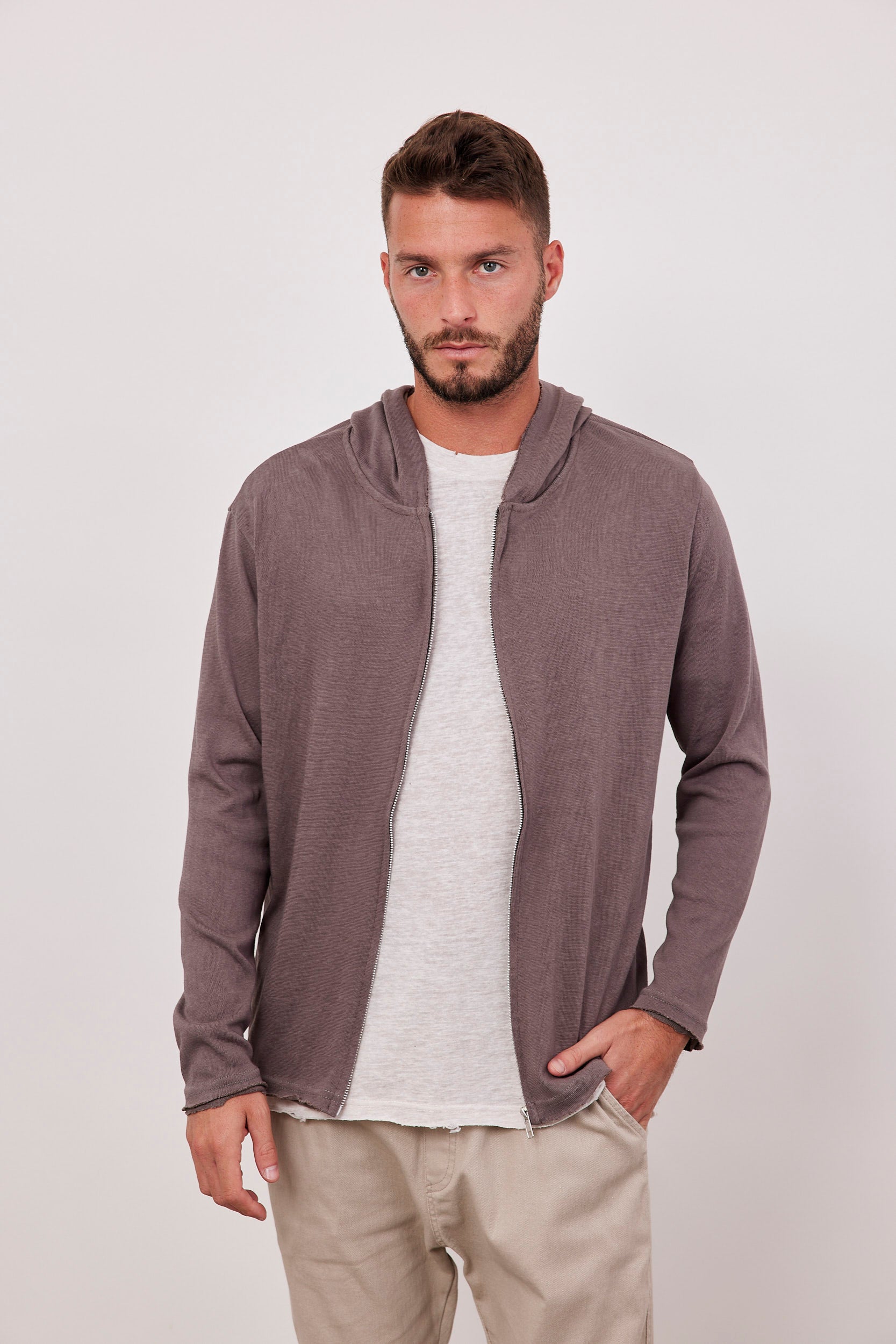 גקט קפוצון בסגירת רוכסן