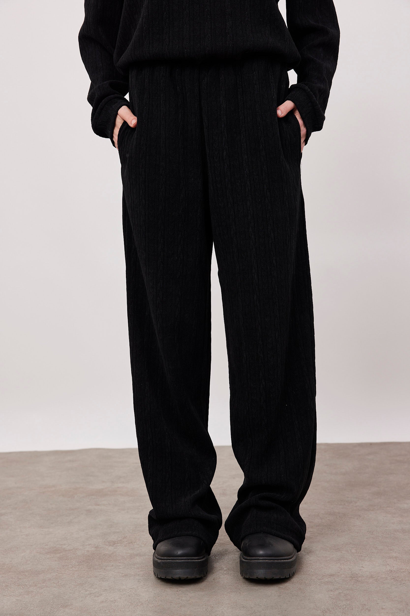 מכנסי סריג אוברסייז בטקסטורה