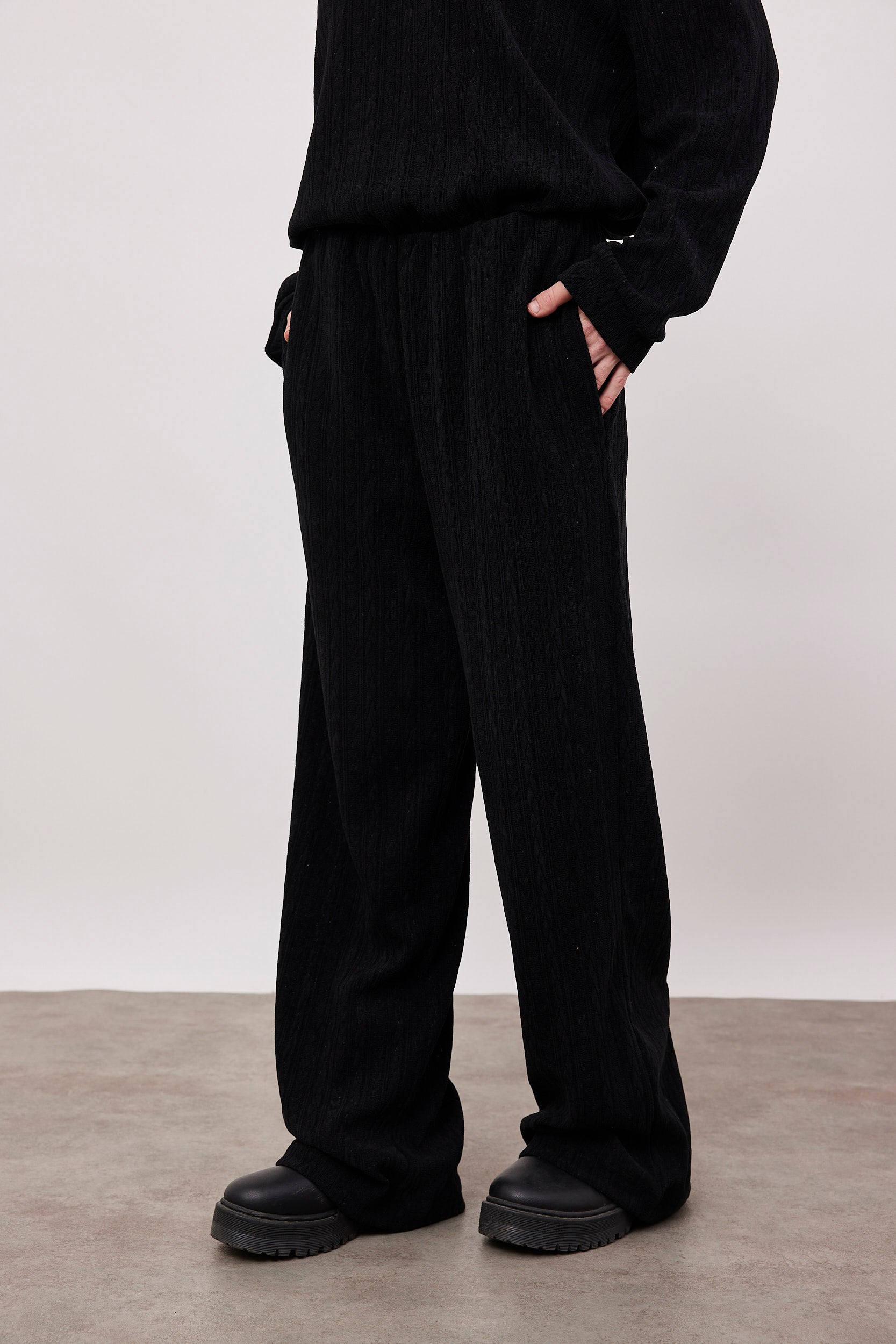 מכנסי סריג אוברסייז בטקסטורה