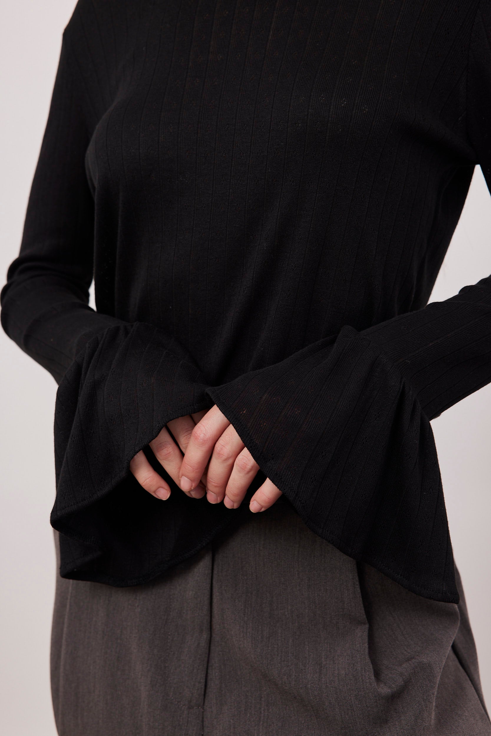 חולצת פונטייל שרוולי פעמון