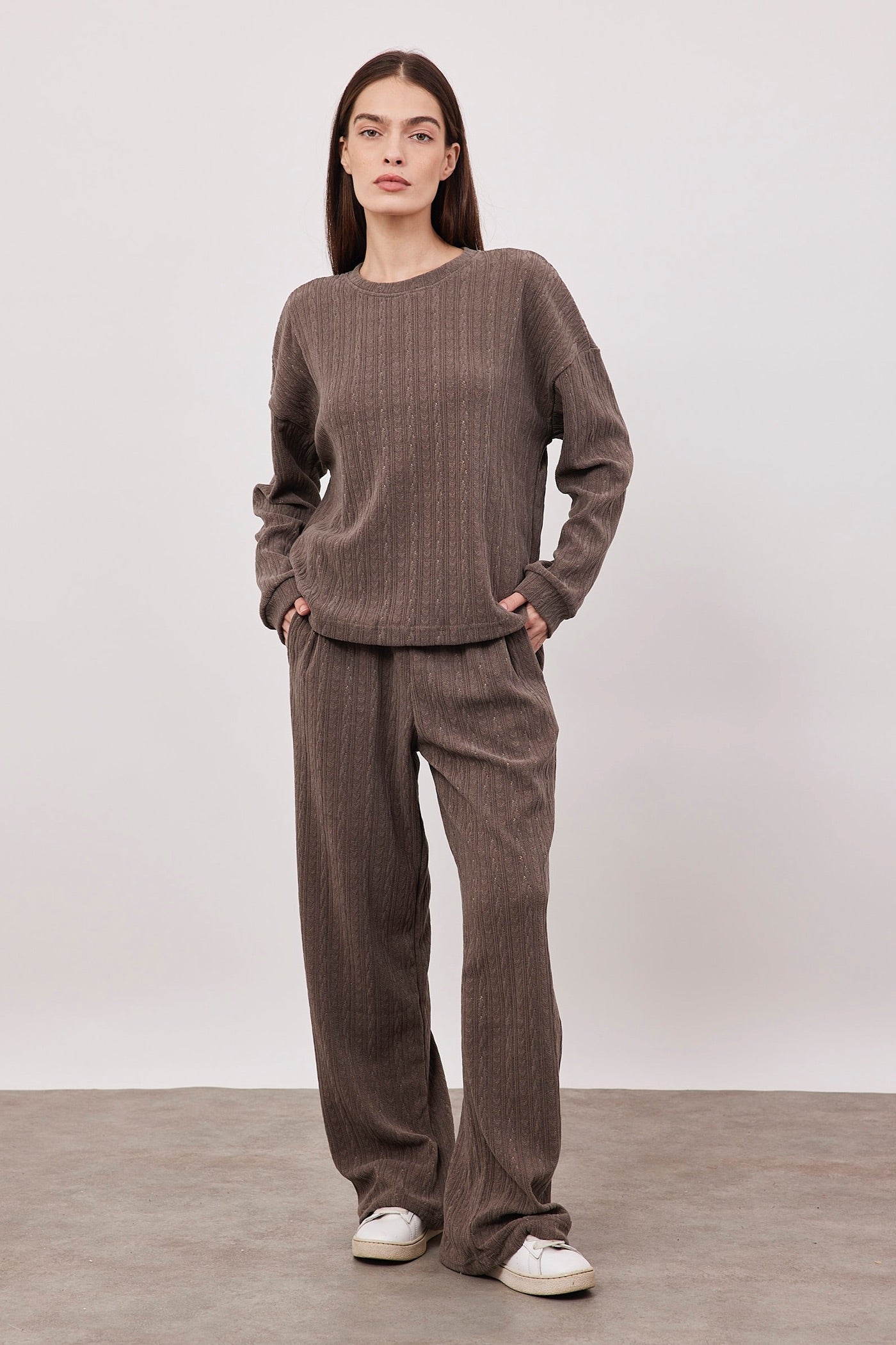 מכנסי סריג אוברסייז בטקסטורה