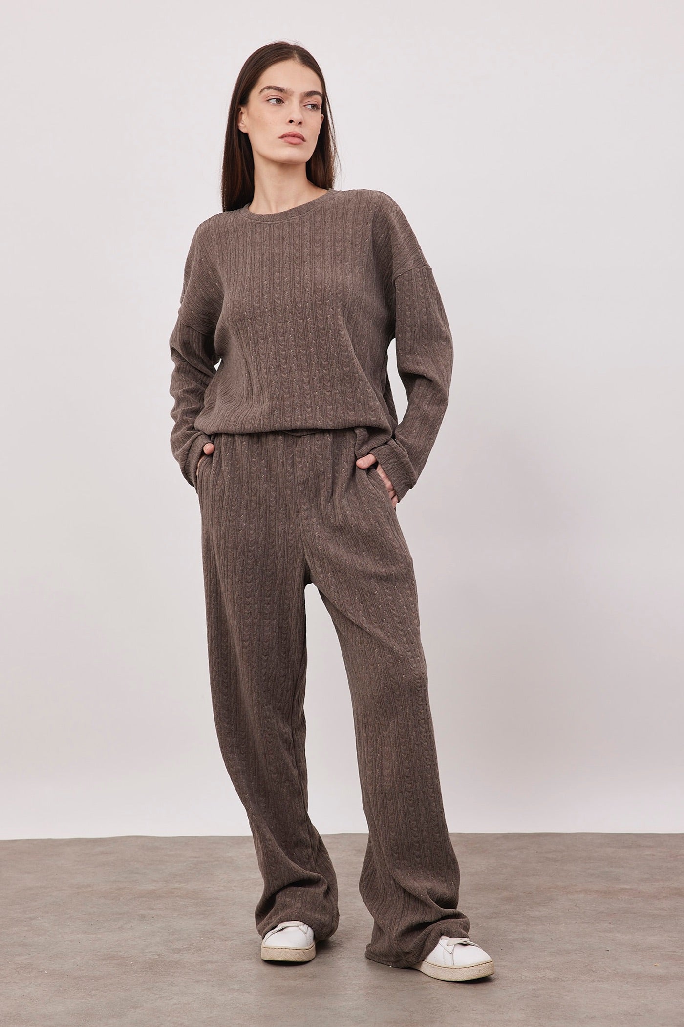 מכנסי סריג אוברסייז בטקסטורה