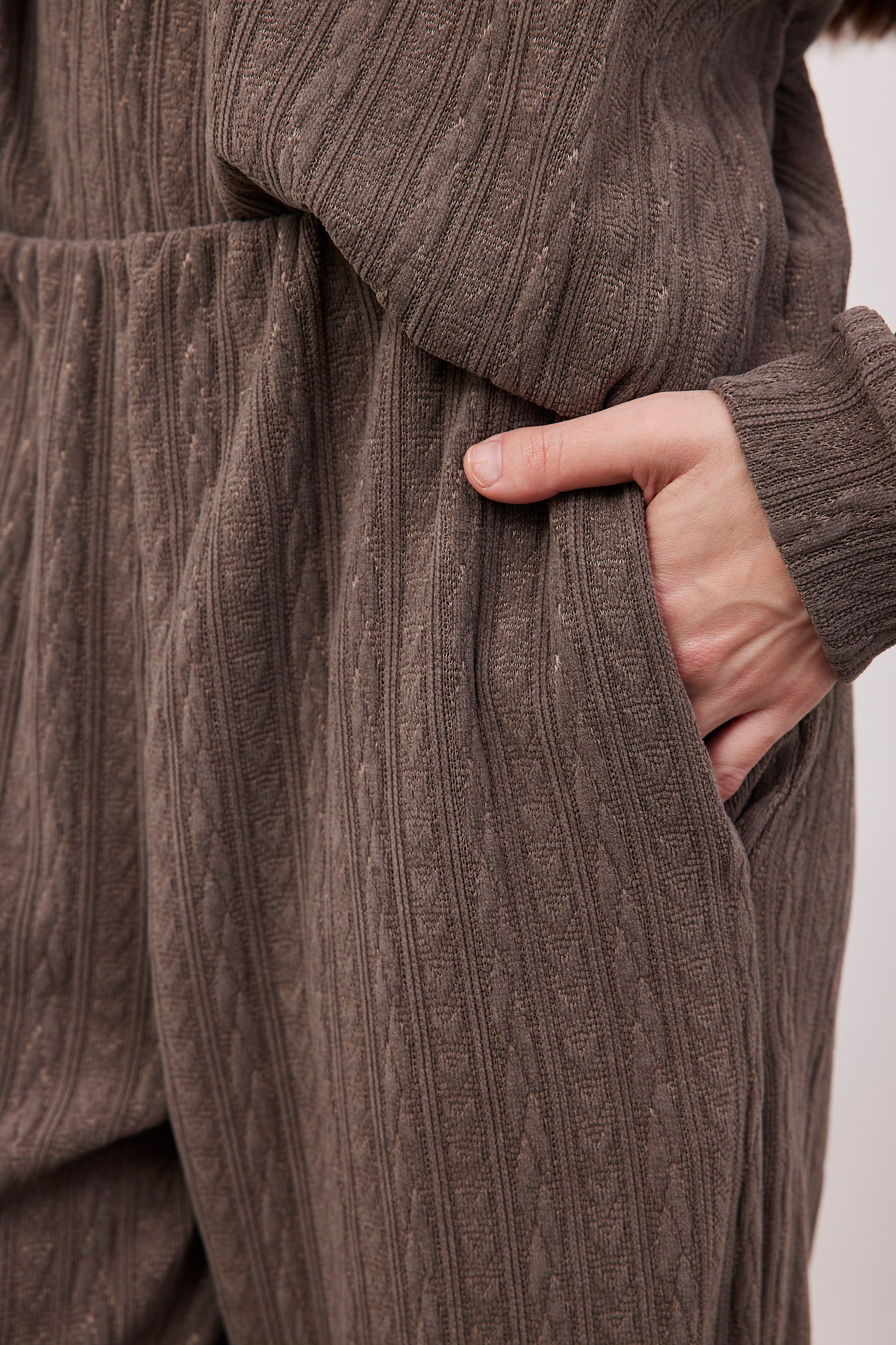 מכנסי סריג אוברסייז בטקסטורה