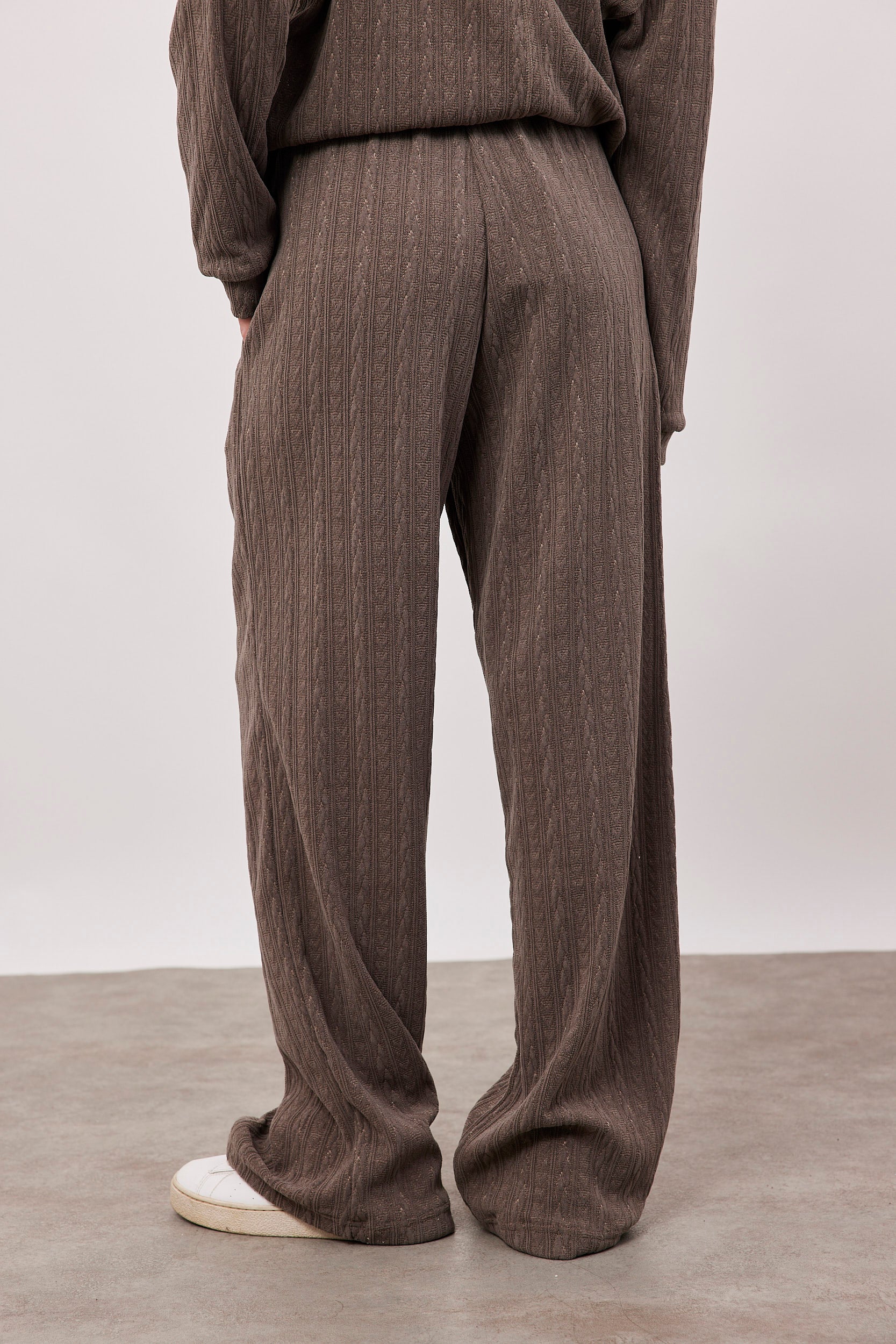 מכנסי סריג אוברסייז בטקסטורה