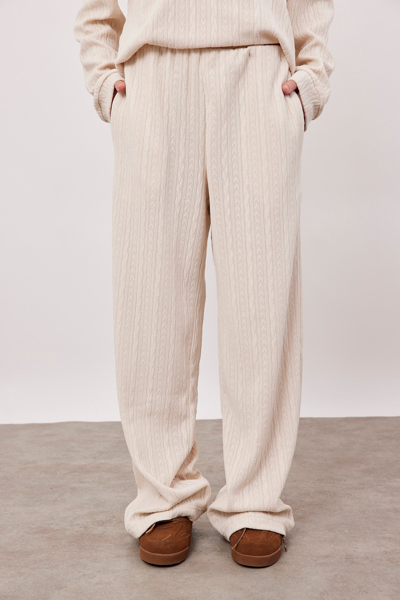 מכנסי סריג אוברסייז בטקסטורה