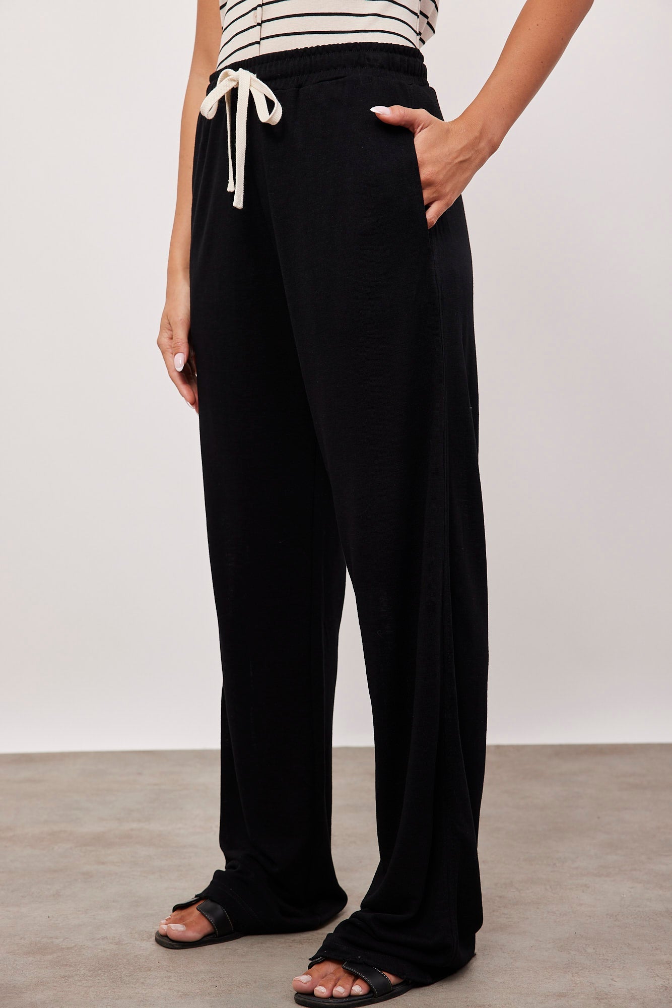 מכנסיים ארוכים במראה פשתן - ITAY BRANDS