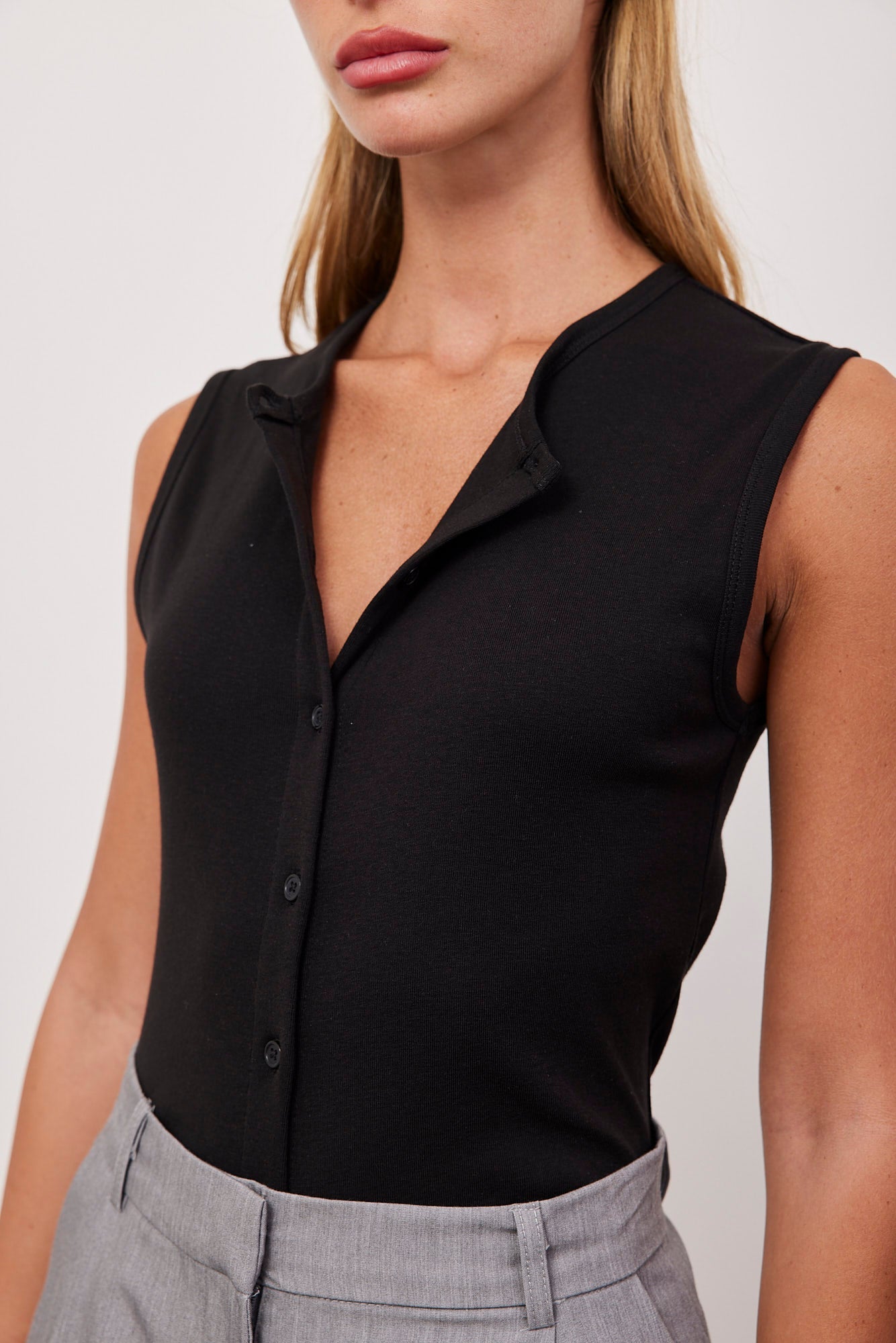 גופייה בסגירת כפתורים - ITAY BRANDS