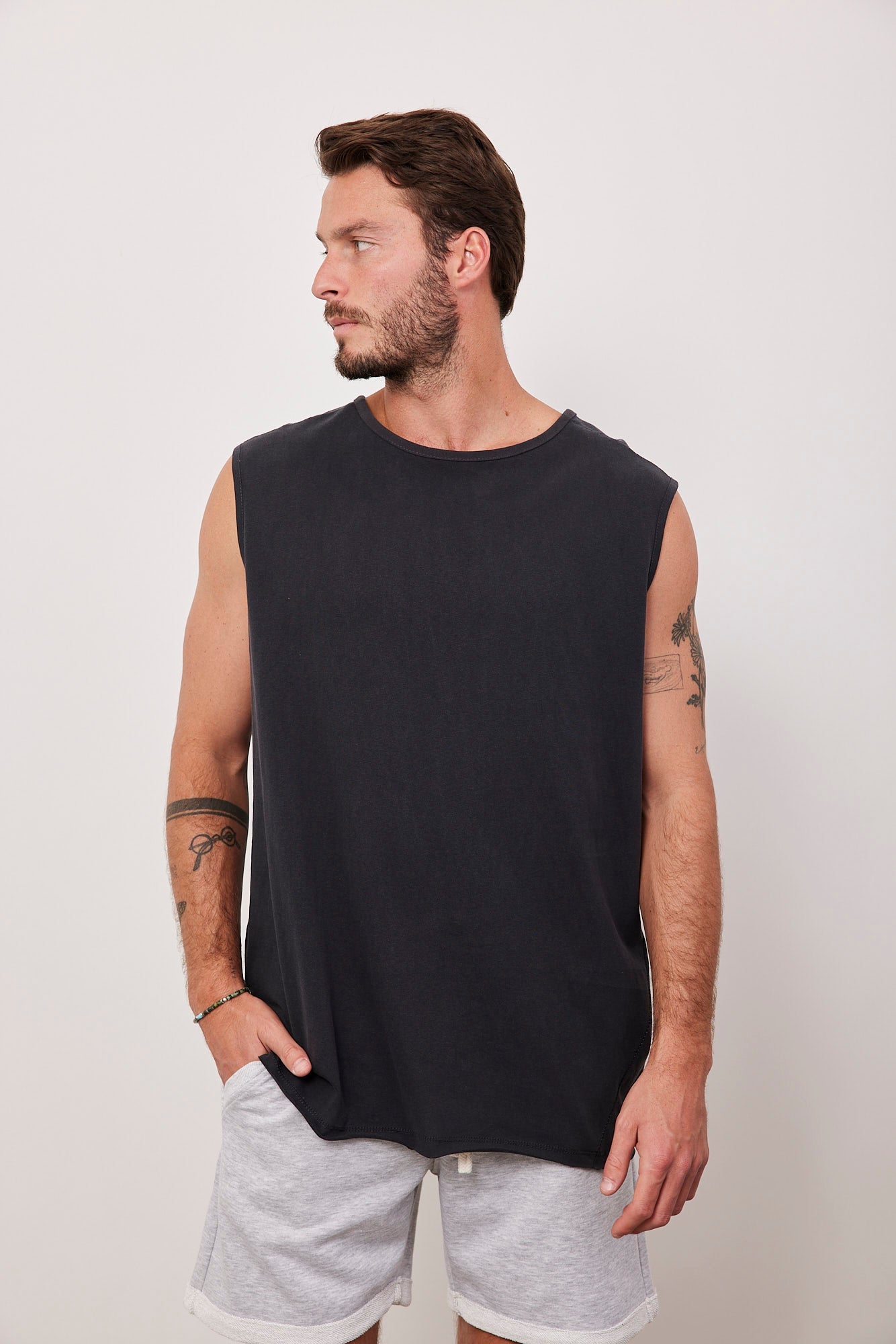 גופייה עם תיפורים צידיים - ITAY BRANDS