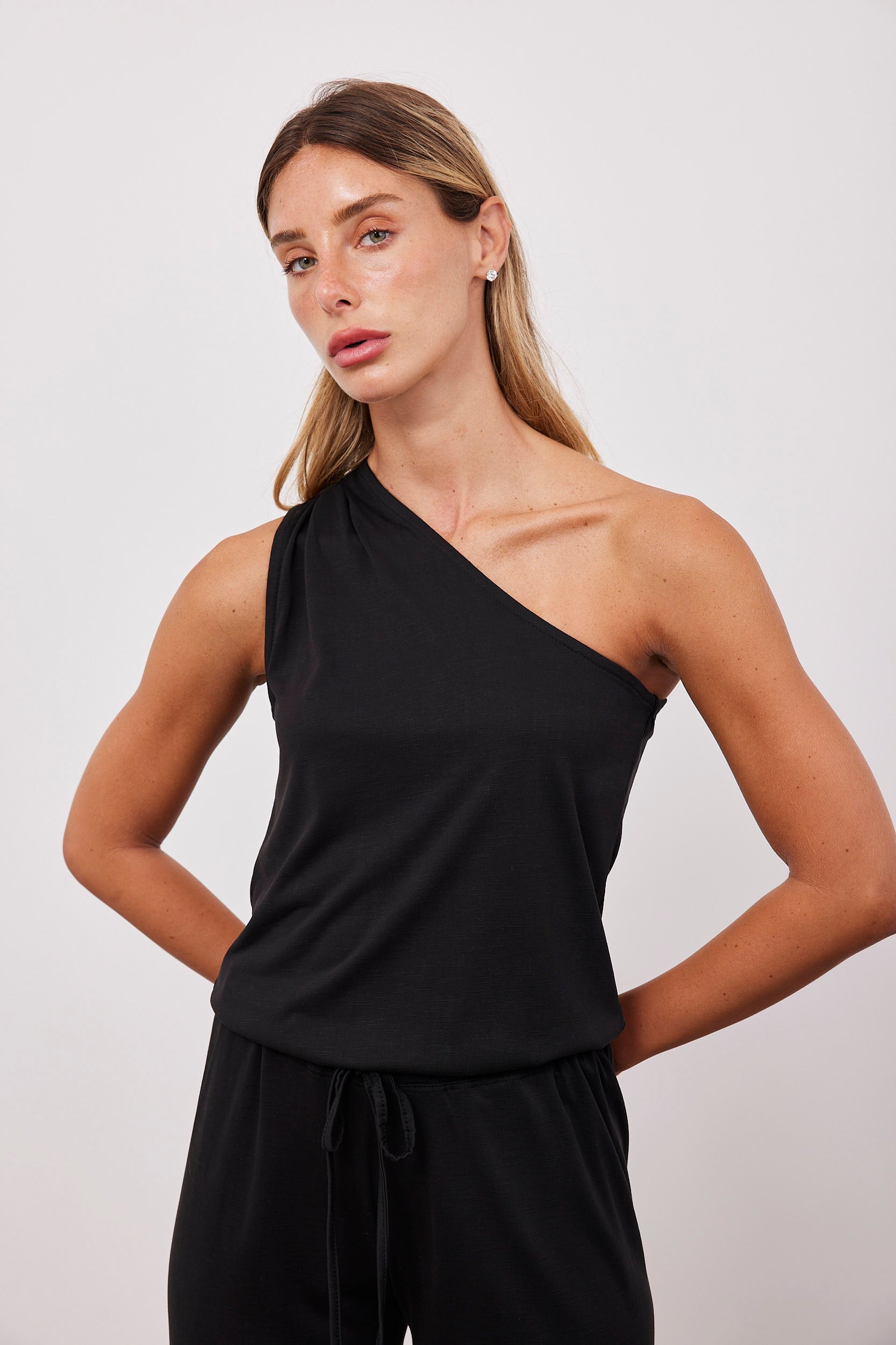 גופיית וואן שולדר בטקסטורה - ITAY BRANDS