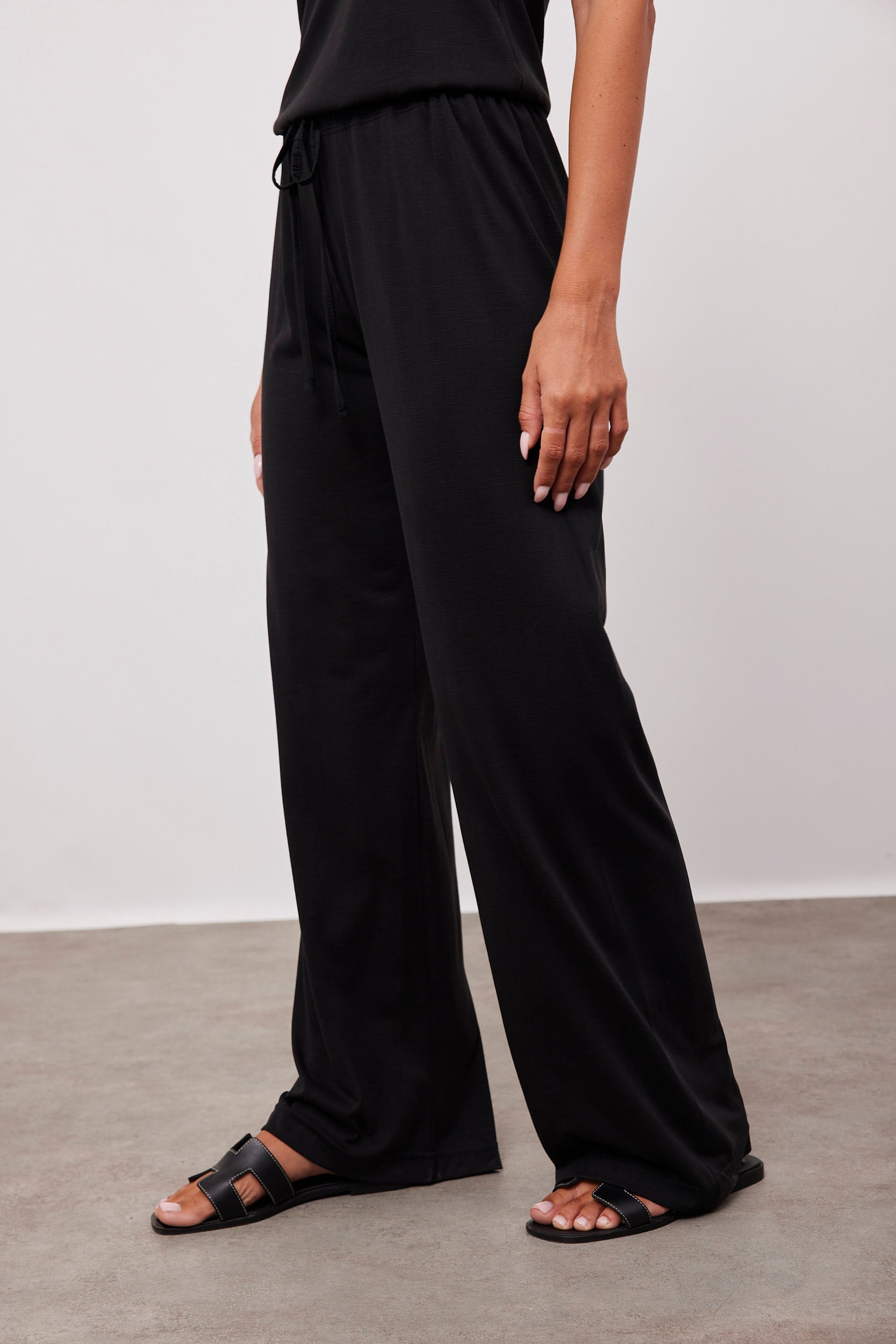 מכנסיים בטקסטורה מבד נשפך - ITAY BRANDS