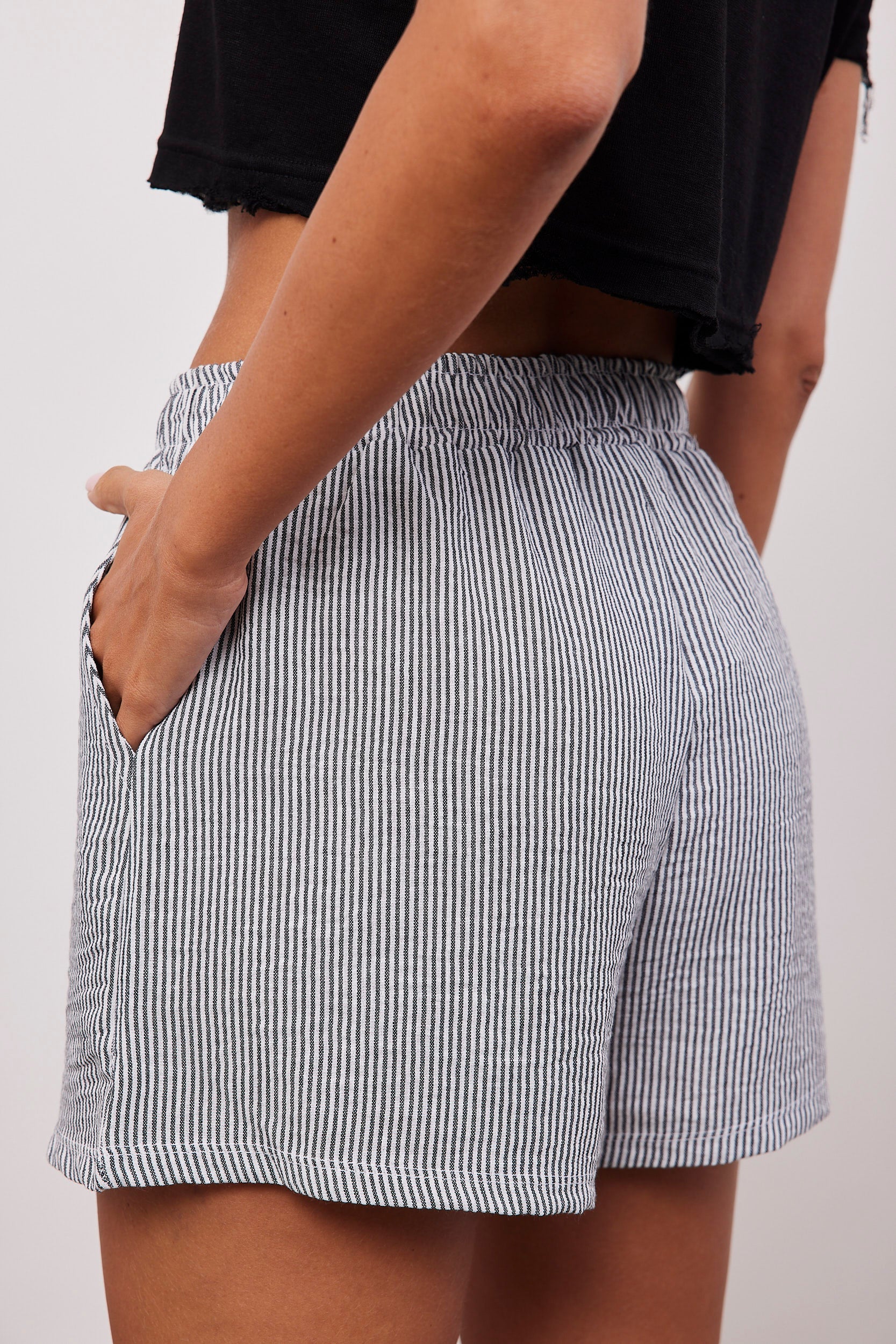 שורטס פסים בשילוב כפתורים - ITAY BRANDS