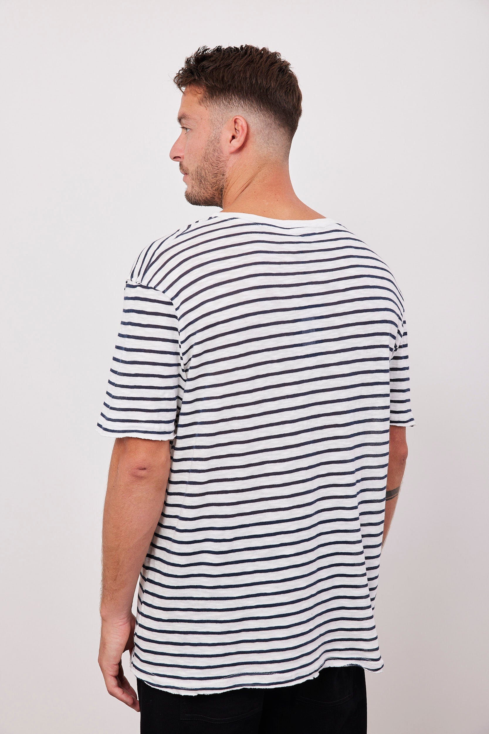 חולצת פסים קצרה במראה פשתן - ITAY BRANDS