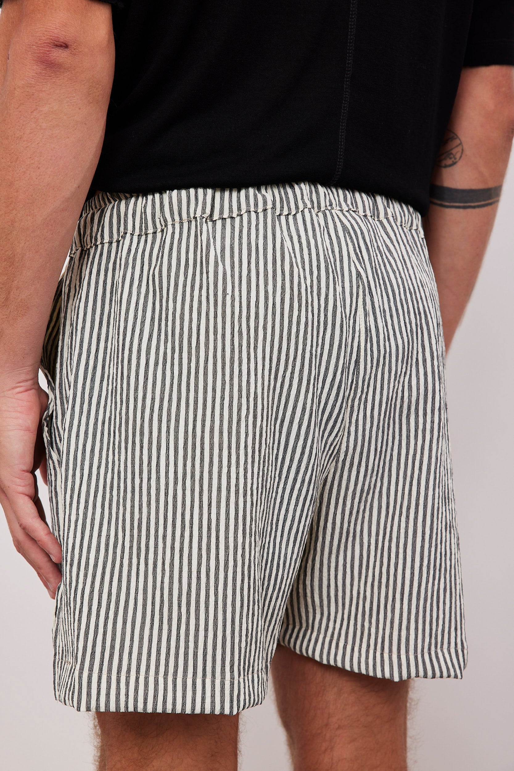 מכנס קצר בהדפס פסים - ITAY BRANDS