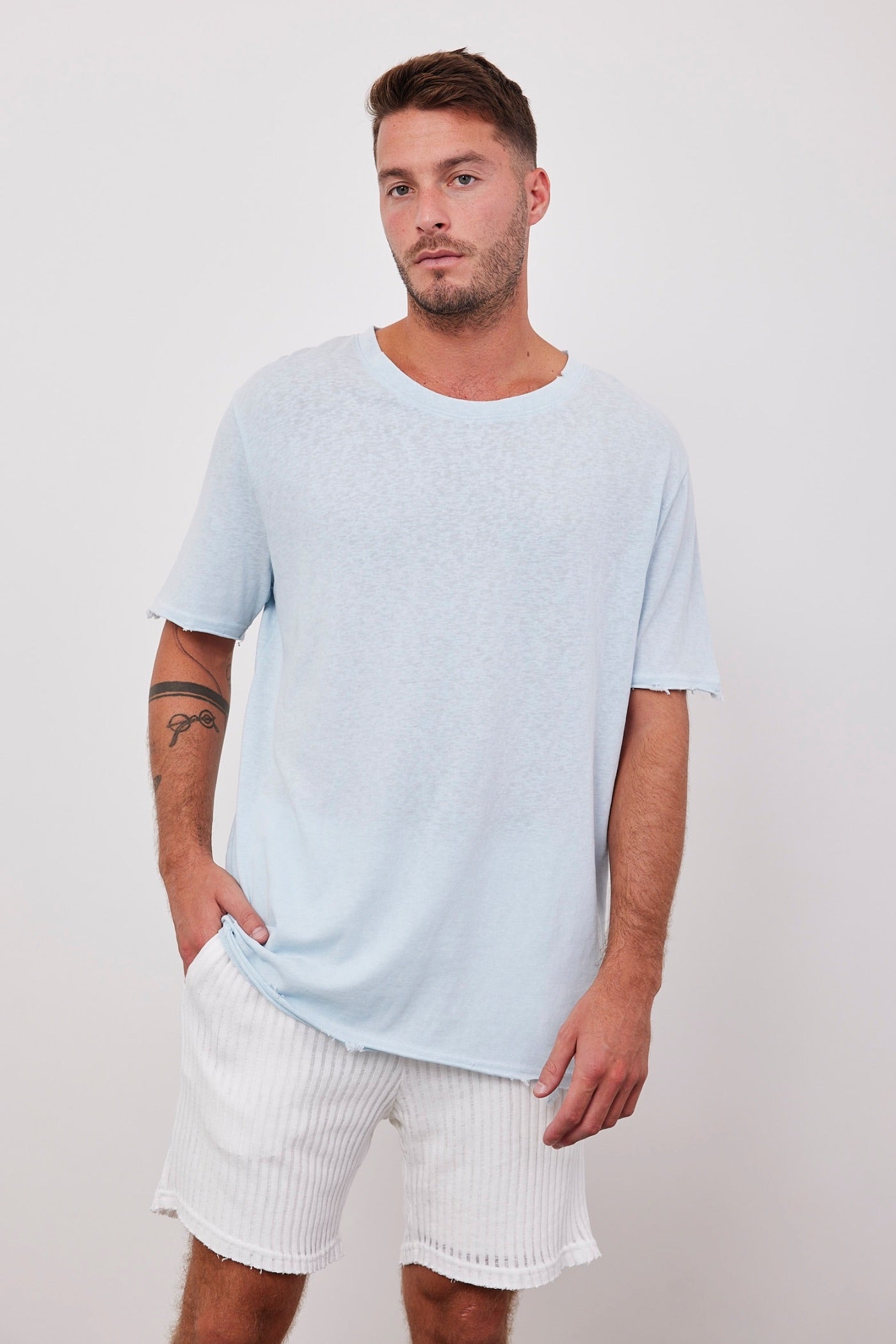 מכנסיים בטקסטורת פסים בשילוב קרעים - ITAY BRANDS