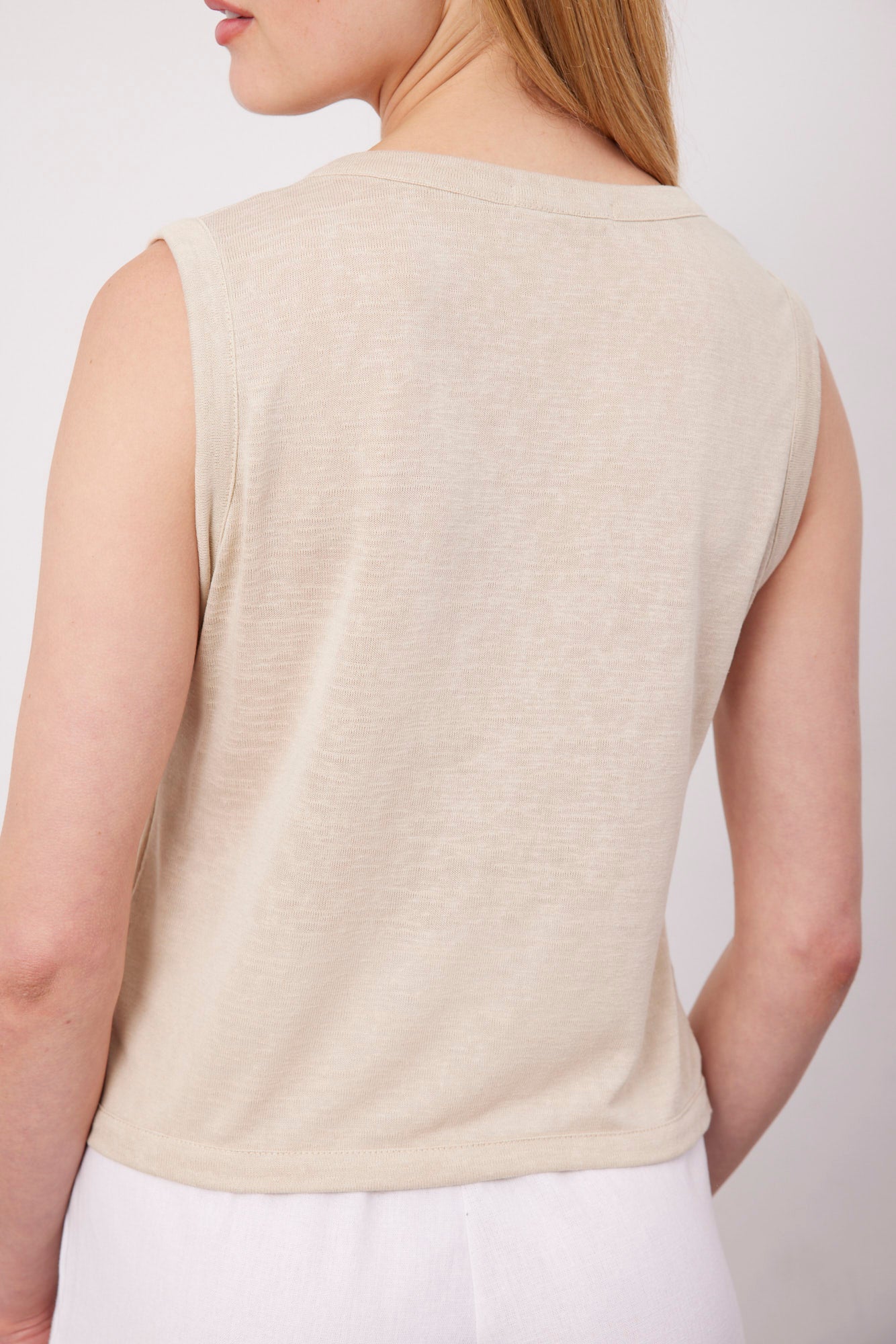 גופיית וסט במראה פשתן - ITAY BRANDS